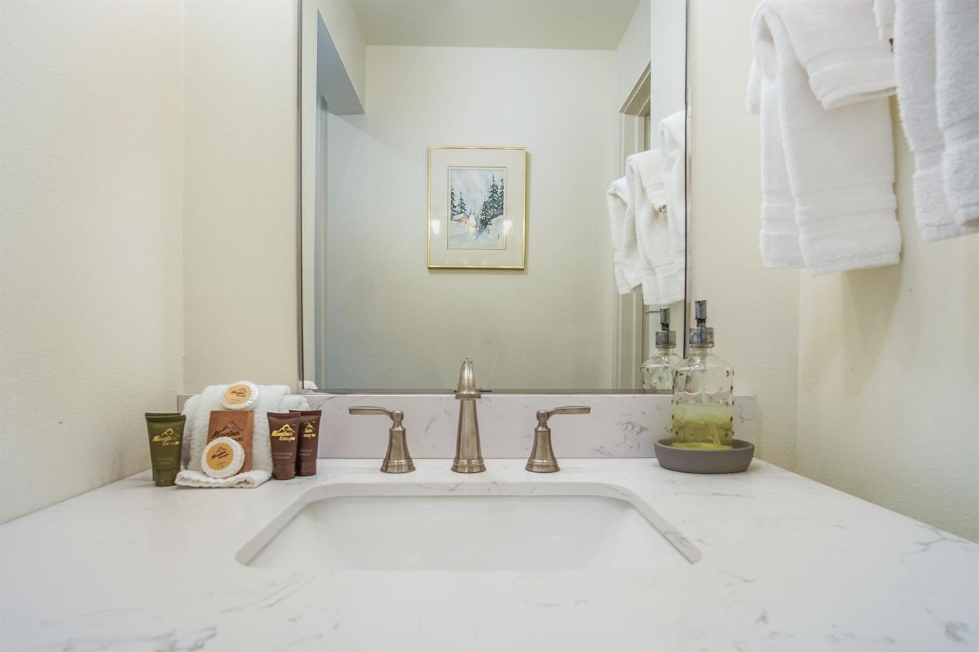 Bonne Vie Condo with Elkhorn Amenity Passes!