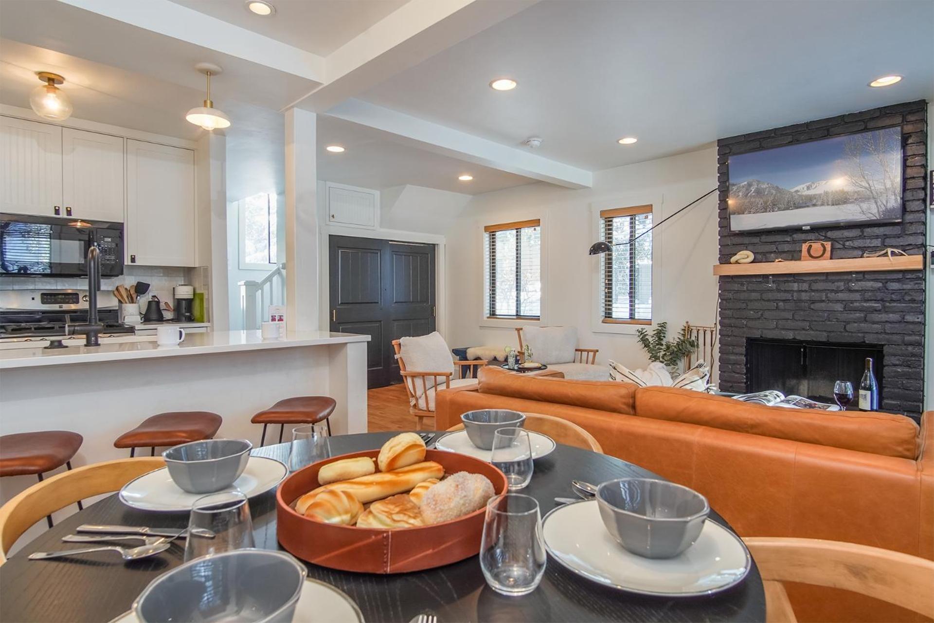 Andora Villa #123 Newly Remodeled 2 BR / 2Bath, Centrally Located, Close to Town Center