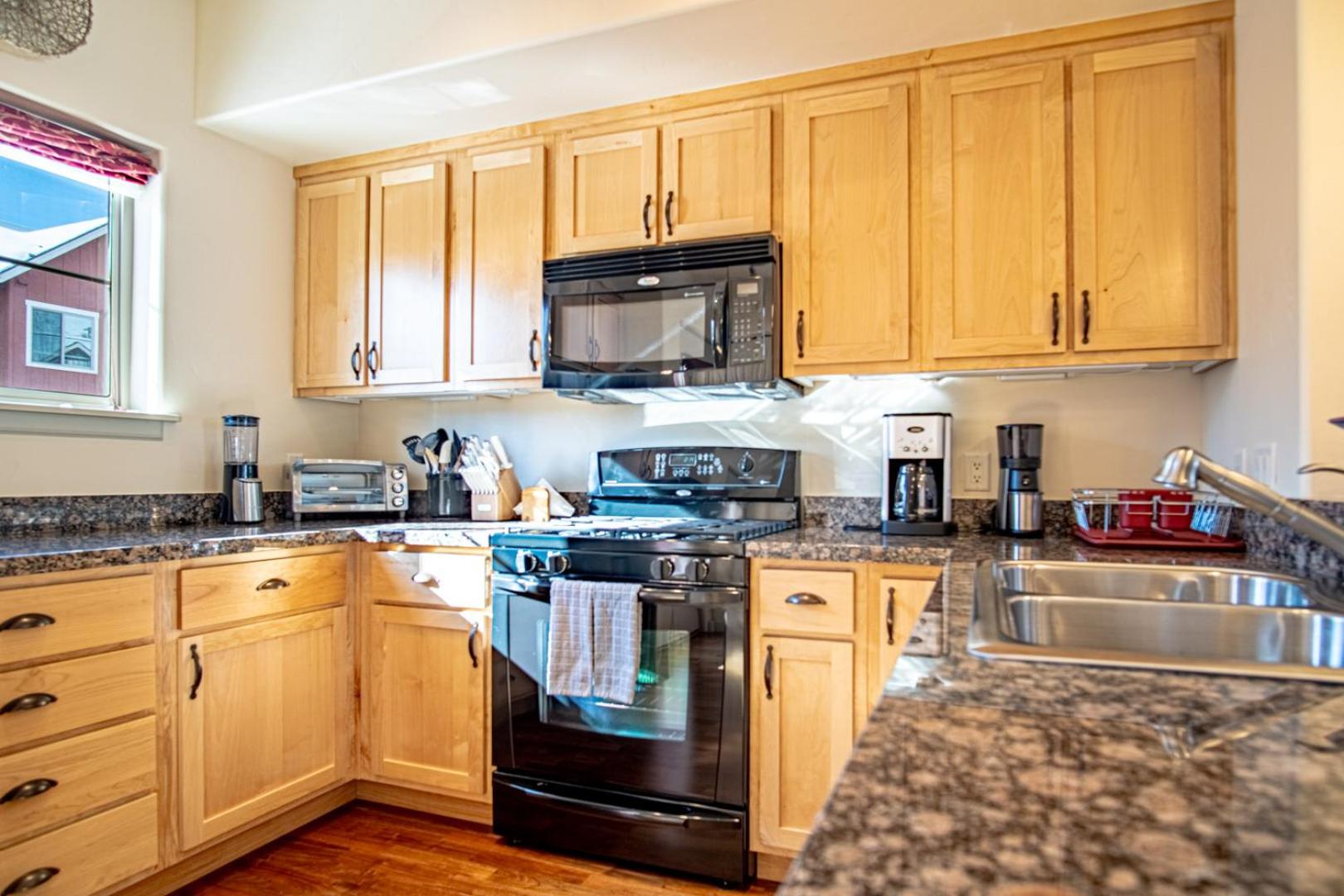 2BD Sweetwater Condo - Community Park, Pool + Hot Tub