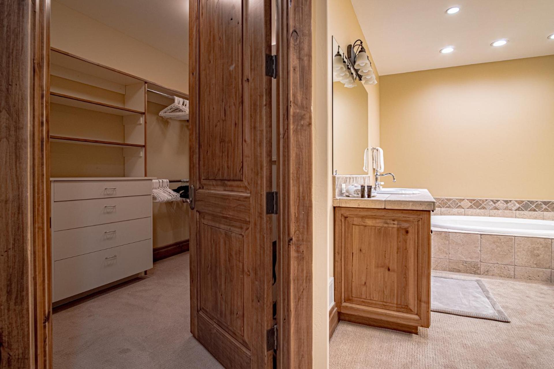 Lux Baldy Vista at Warm Springs Home + Hot Tub - Walk to SV Ski Lifts