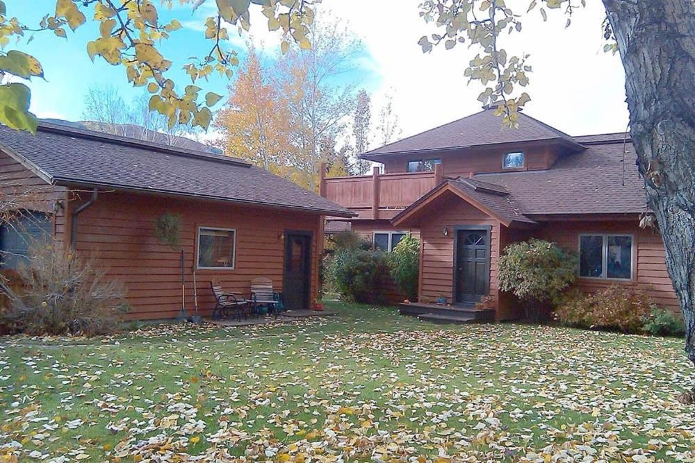 Creekside on Quigley - 3BD Private Home on trails + Hot Tub