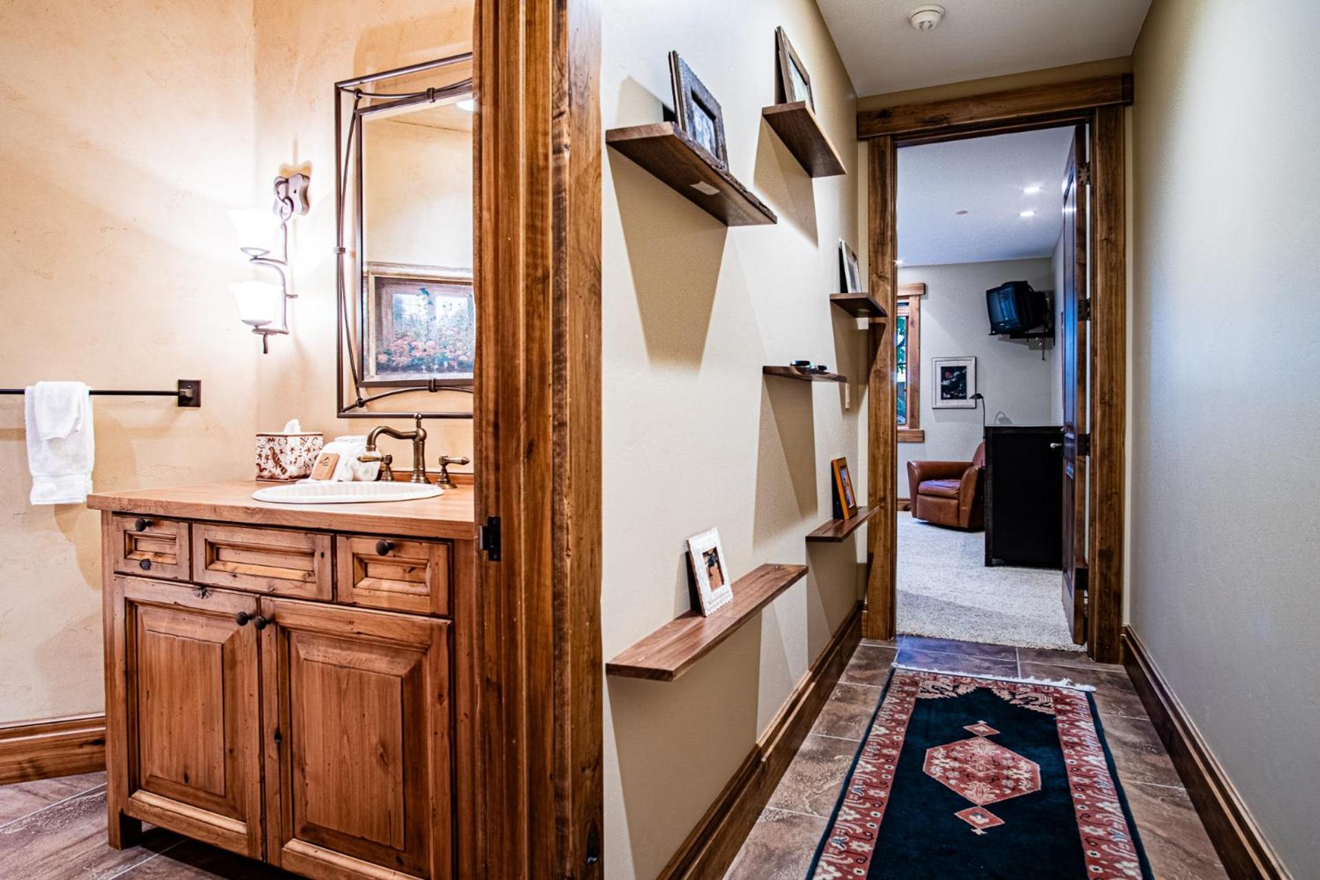 Lux Baldy Vista at Warm Springs Home + Hot Tub - Walk to SV Ski Lifts