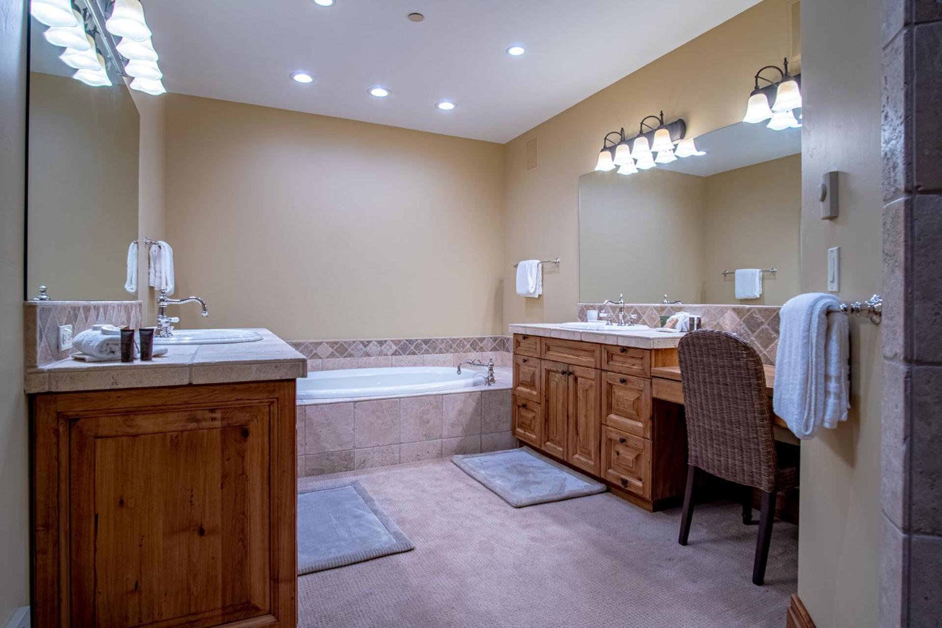 Lux Baldy Vista at Warm Springs Home + Hot Tub - Walk to SV Ski Lifts