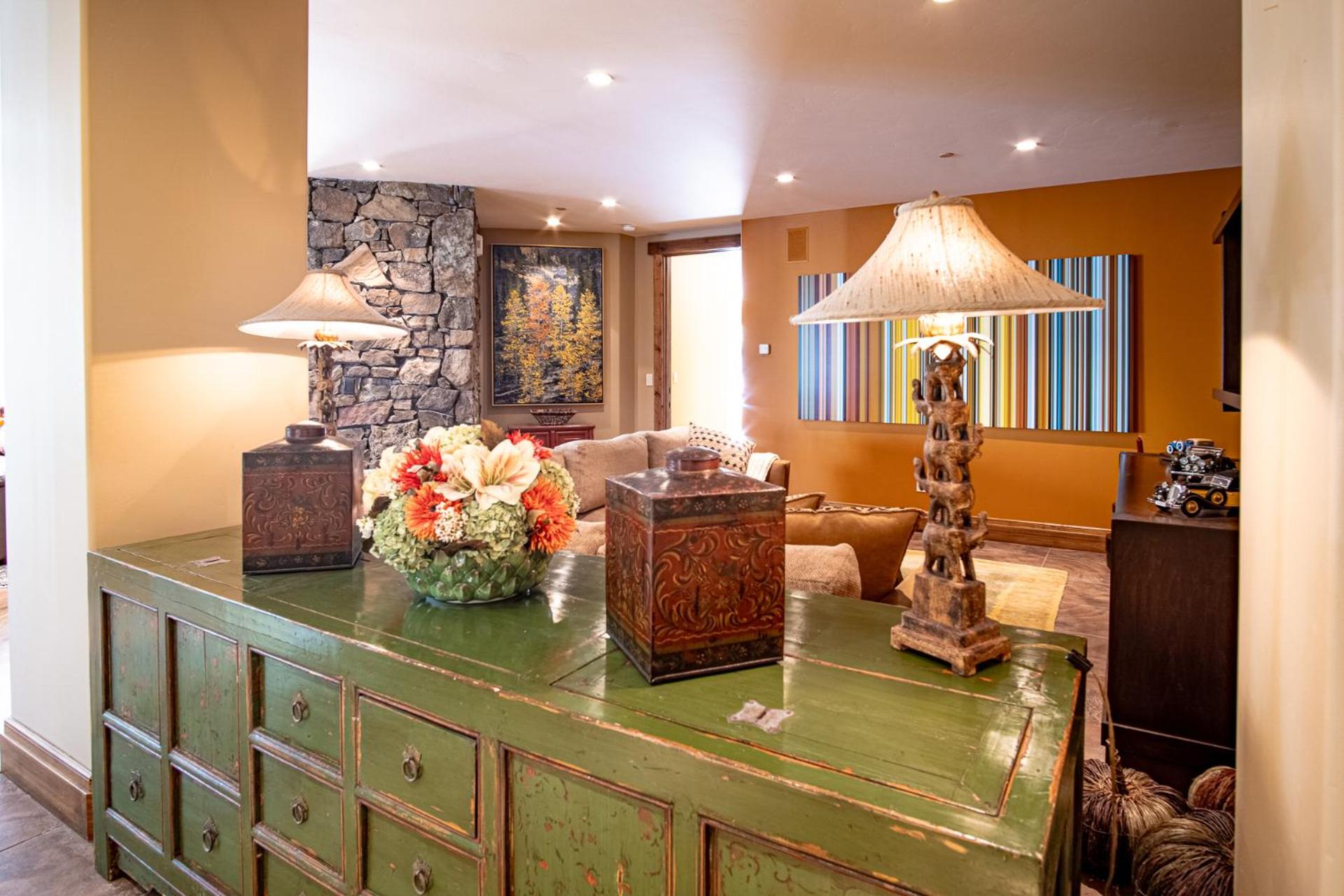 Lux Baldy Vista at Warm Springs Home + Hot Tub - Walk to SV Ski Lifts
