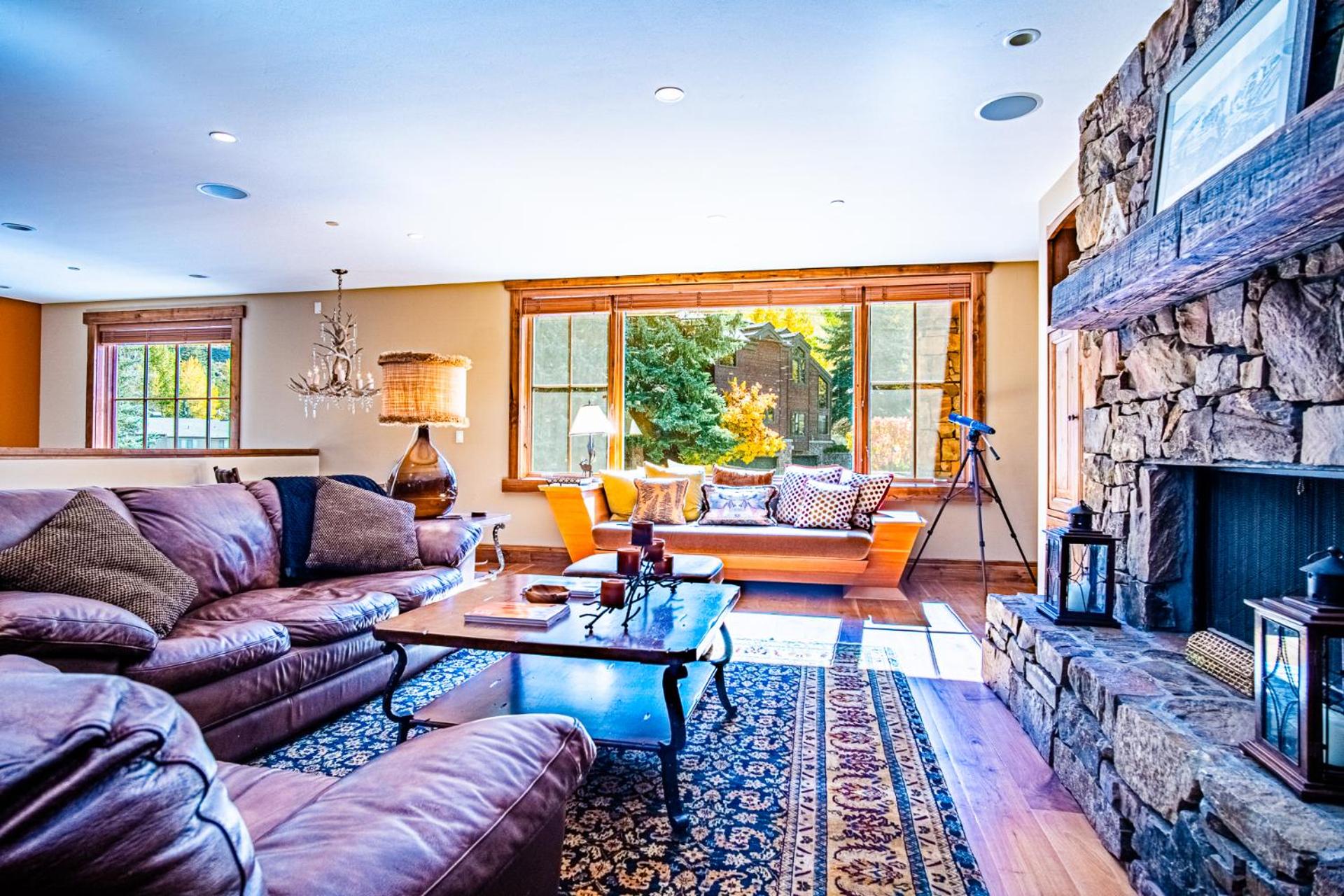 Lux Baldy Vista at Warm Springs Home + Hot Tub - Walk to SV Ski Lifts