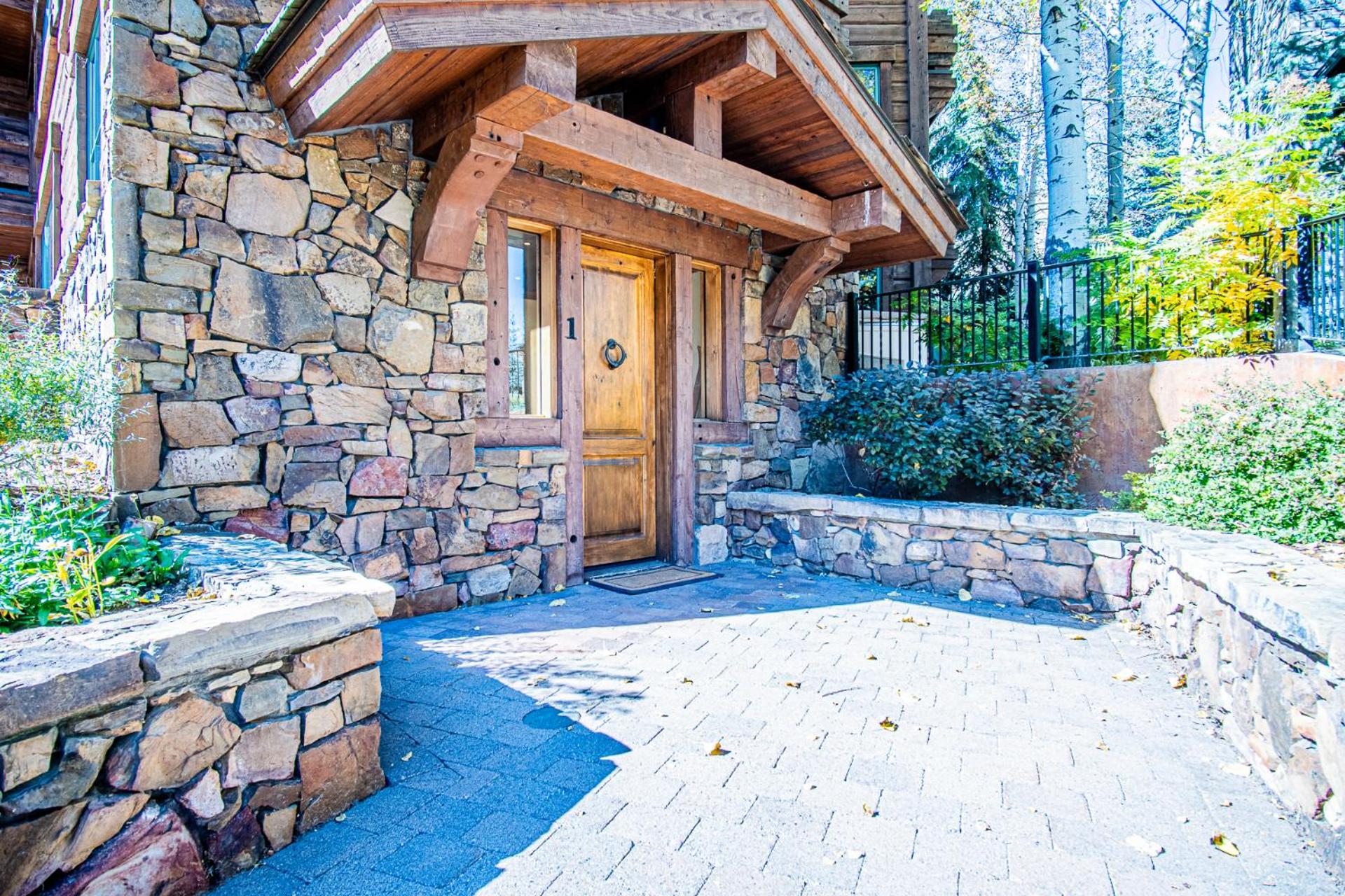 Lux Baldy Vista at Warm Springs Home + Hot Tub - Walk to SV Ski Lifts