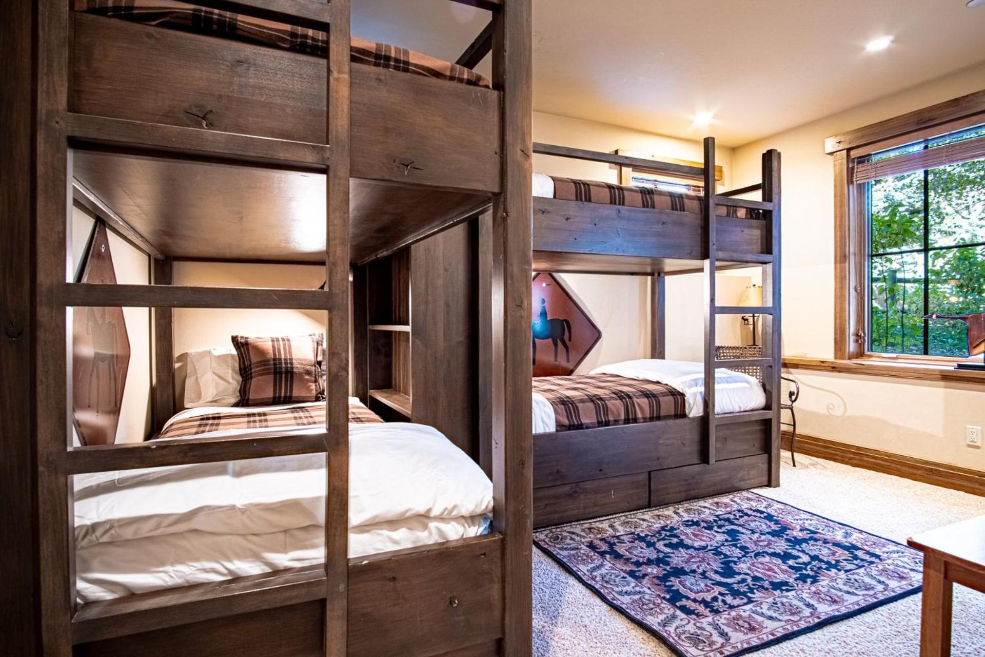 Lux Baldy Vista at Warm Springs Home + Hot Tub - Walk to SV Ski Lifts