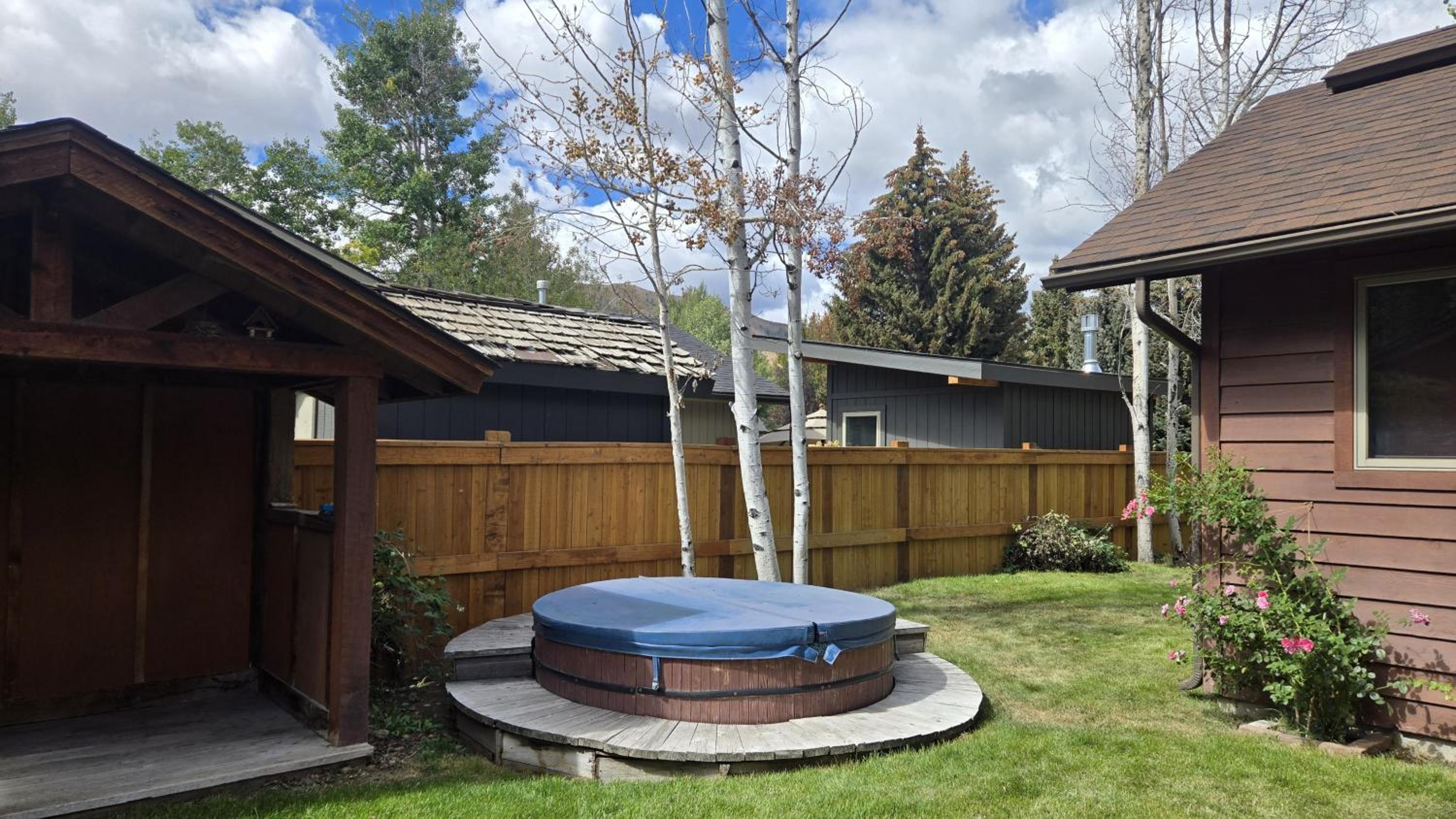 Creekside on Quigley - 3BD Private Home on trails + Hot Tub