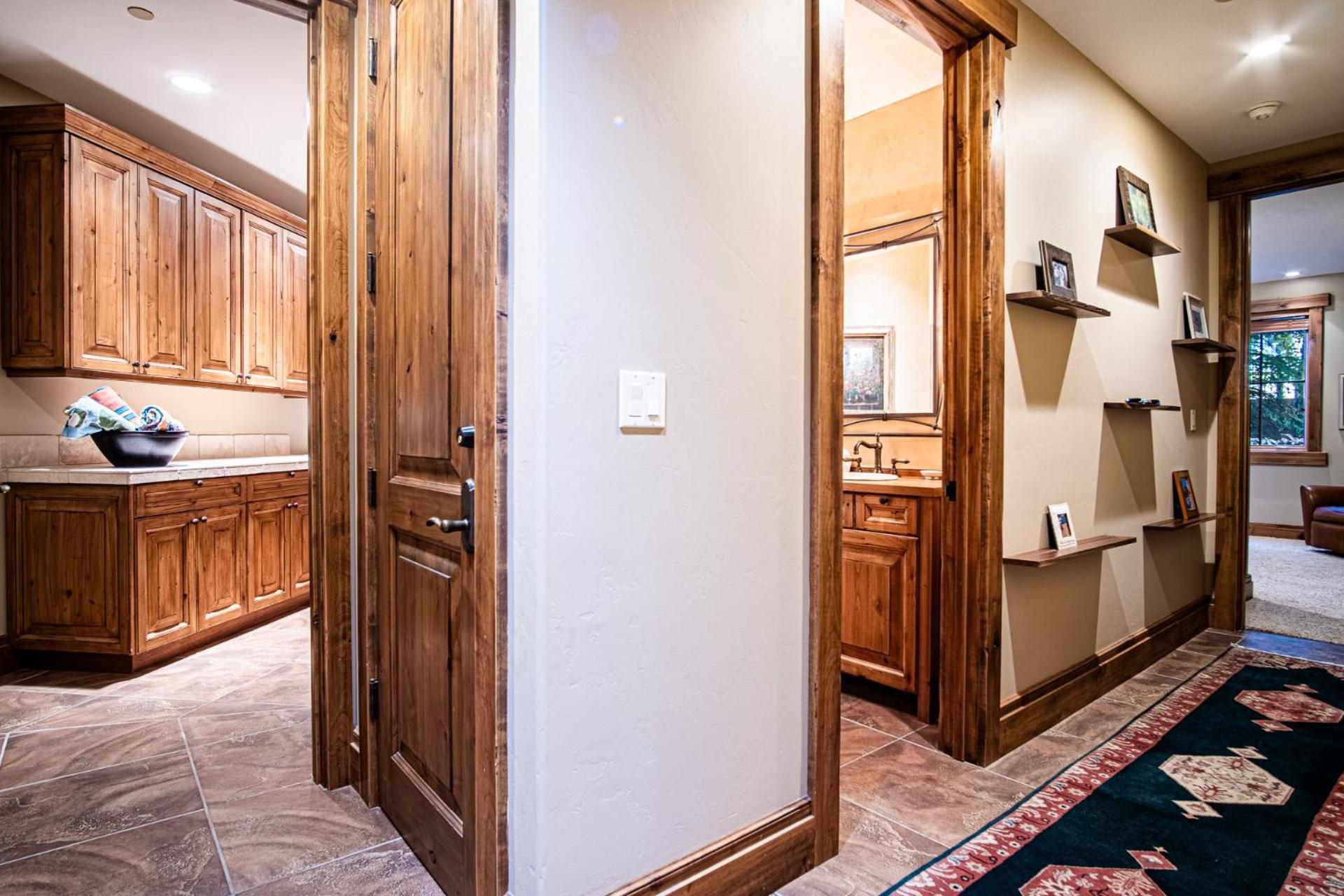 Lux Baldy Vista at Warm Springs Home + Hot Tub - Walk to SV Ski Lifts