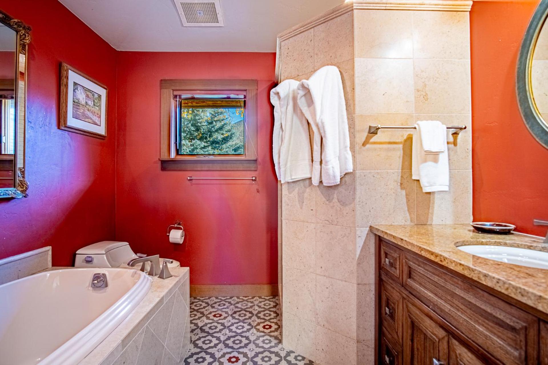 Creekside on Quigley - 3BD Private Home on trails + Hot Tub