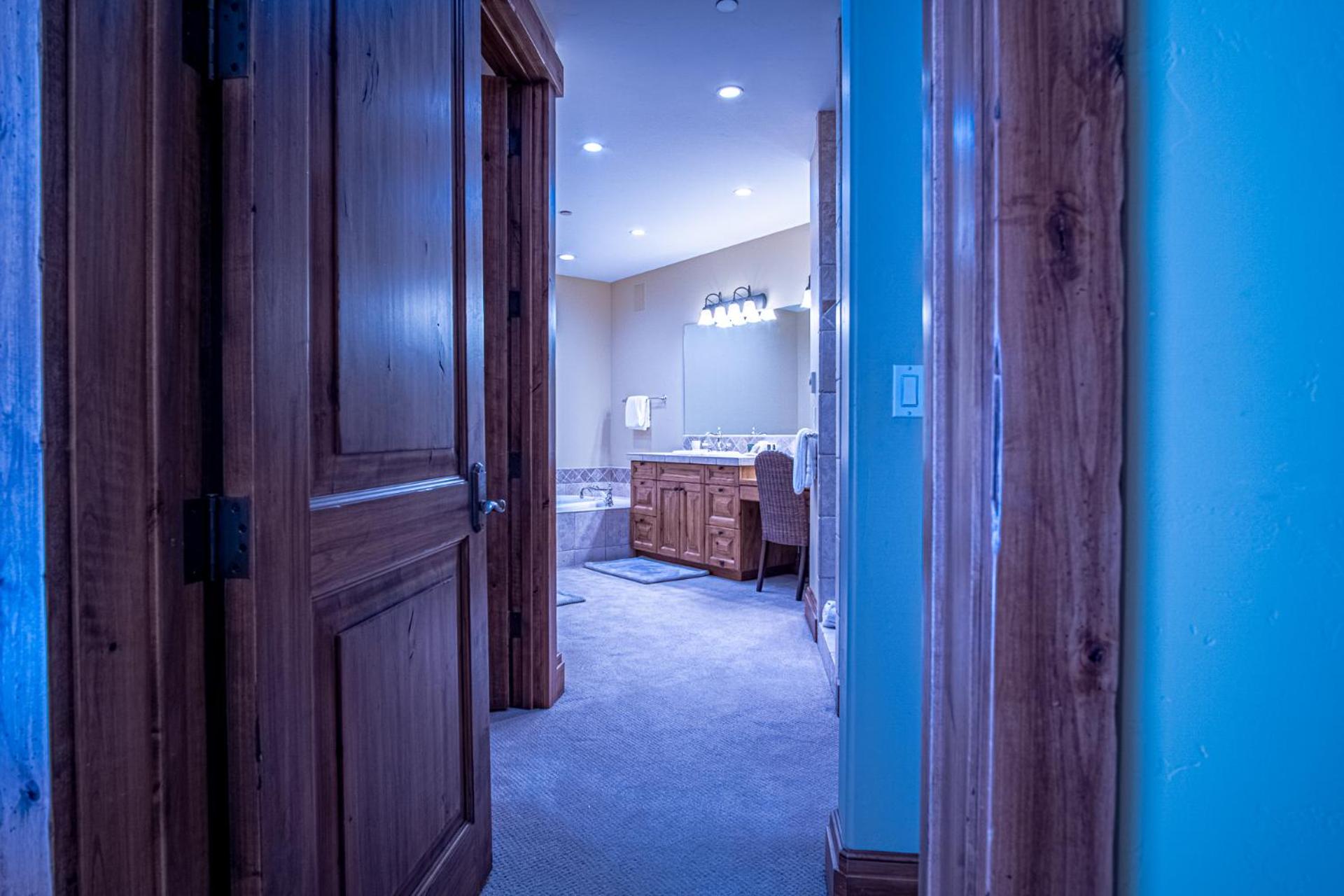 Lux Baldy Vista at Warm Springs Home + Hot Tub - Walk to SV Ski Lifts