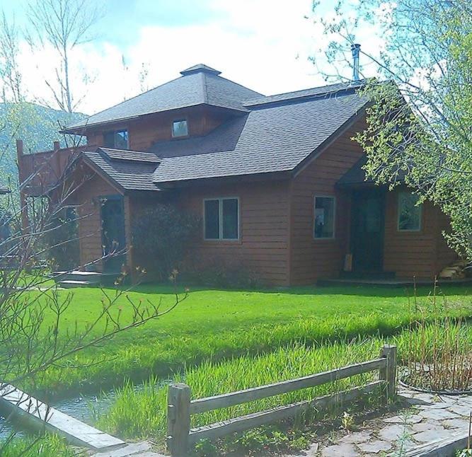 Creekside on Quigley - 3BD Private Home on trails + Hot Tub