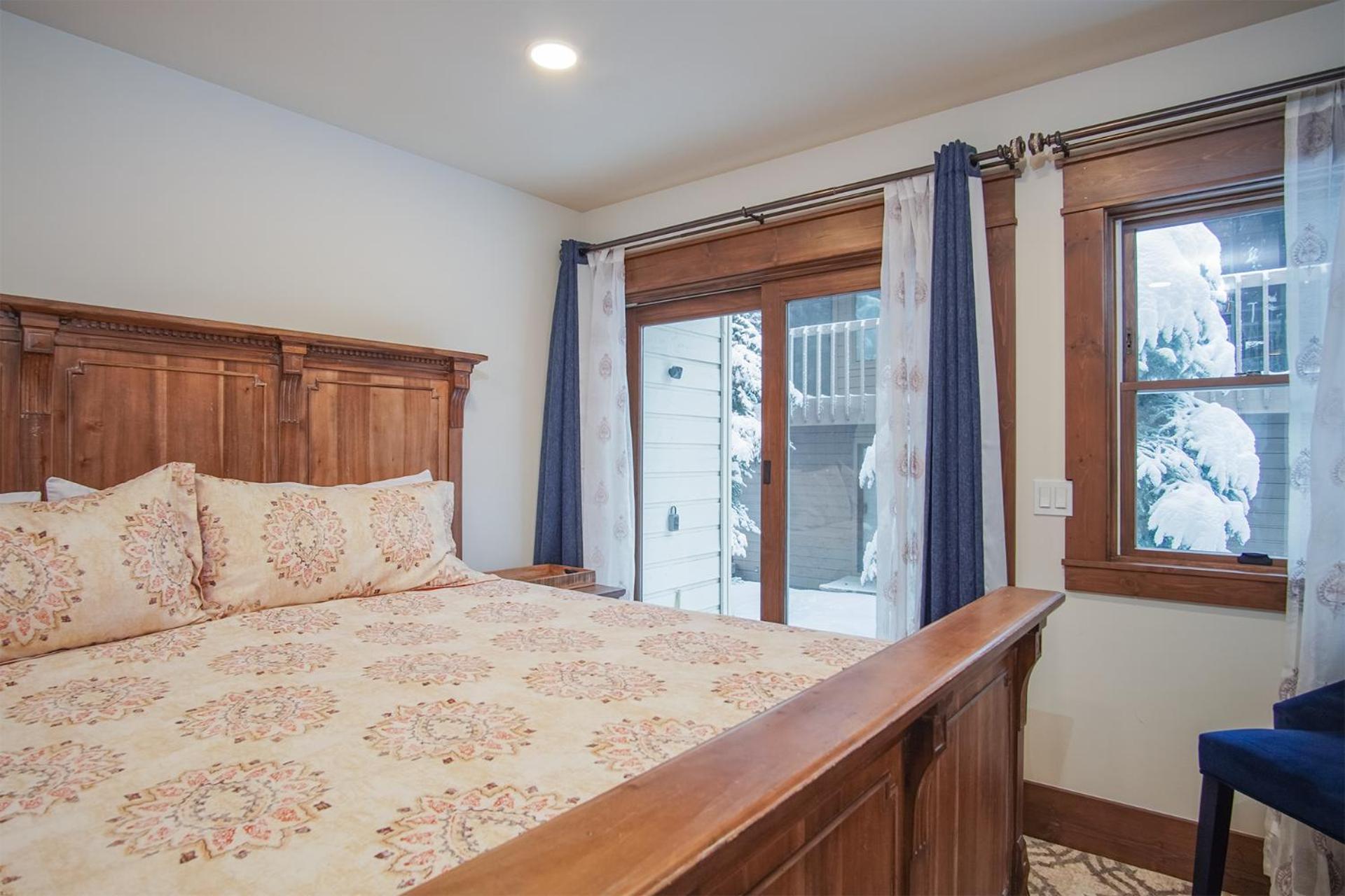 DT Ketchum - Chill, Two-Story Getaway w/ a Gourmet Kitchen - Walk Downtown & to River Run Lifts