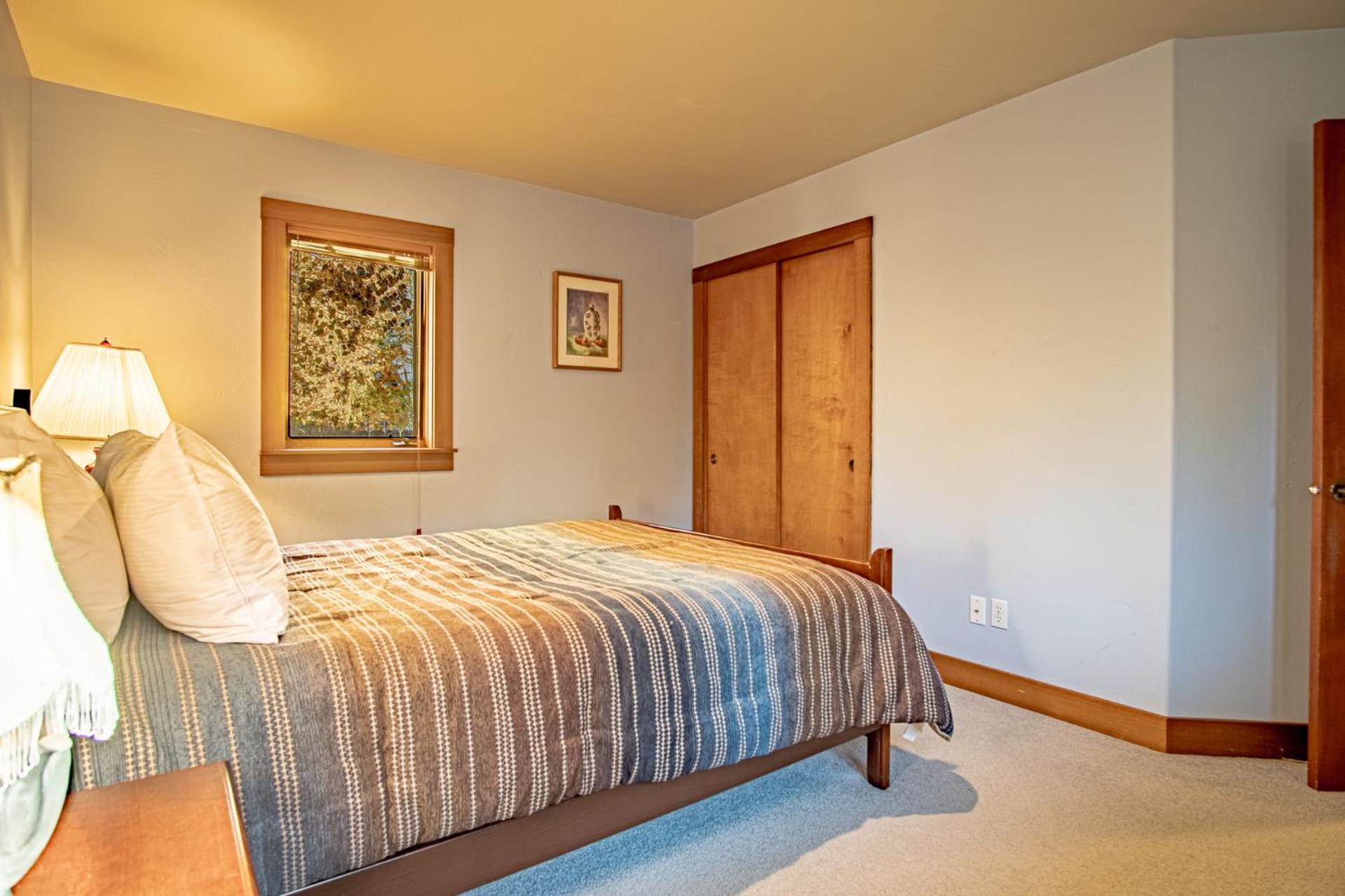 Creekside on Quigley - 3BD Private Home on trails + Hot Tub