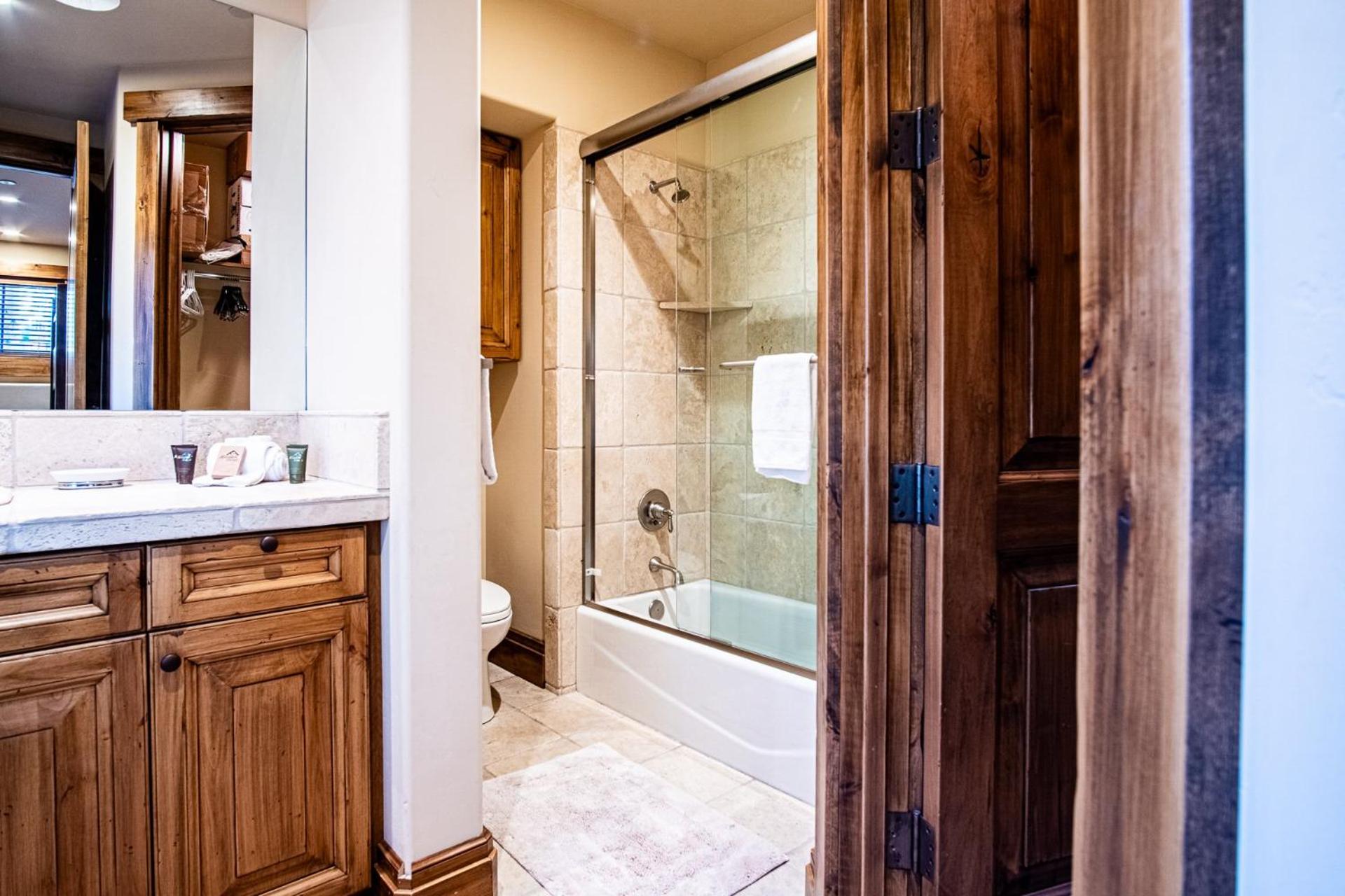 Lux Baldy Vista at Warm Springs Home + Hot Tub - Walk to SV Ski Lifts