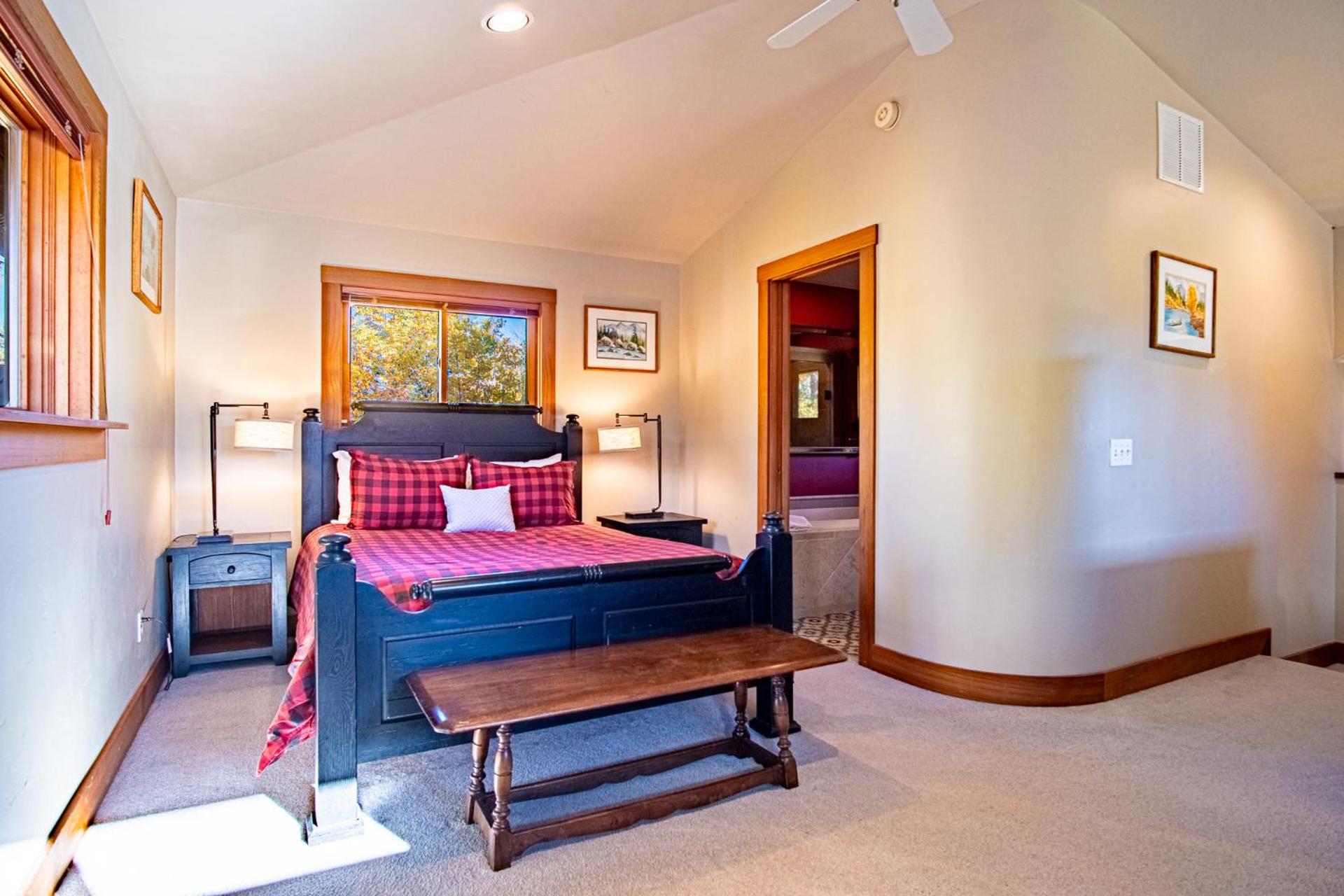 Creekside on Quigley - 3BD Private Home on trails + Hot Tub
