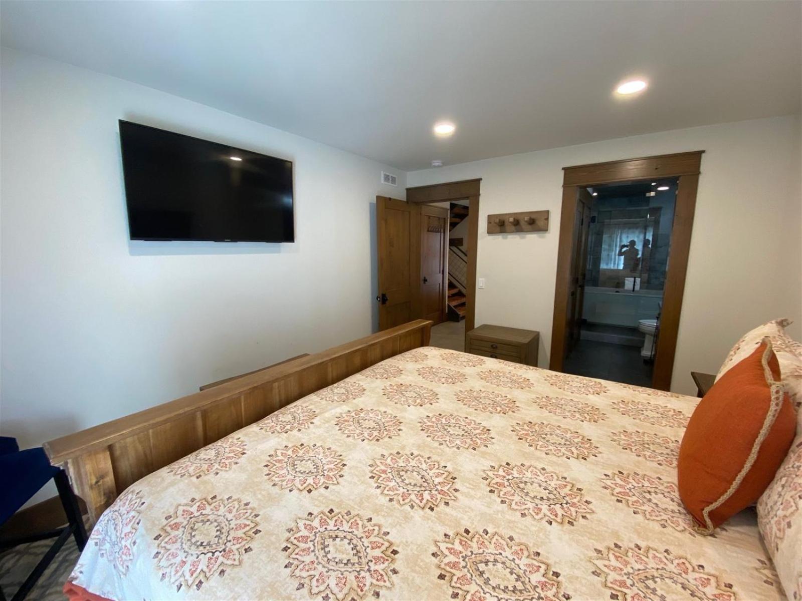 DT Ketchum - Chill, Two-Story Getaway w/ a Gourmet Kitchen - Walk Downtown & to River Run Lifts