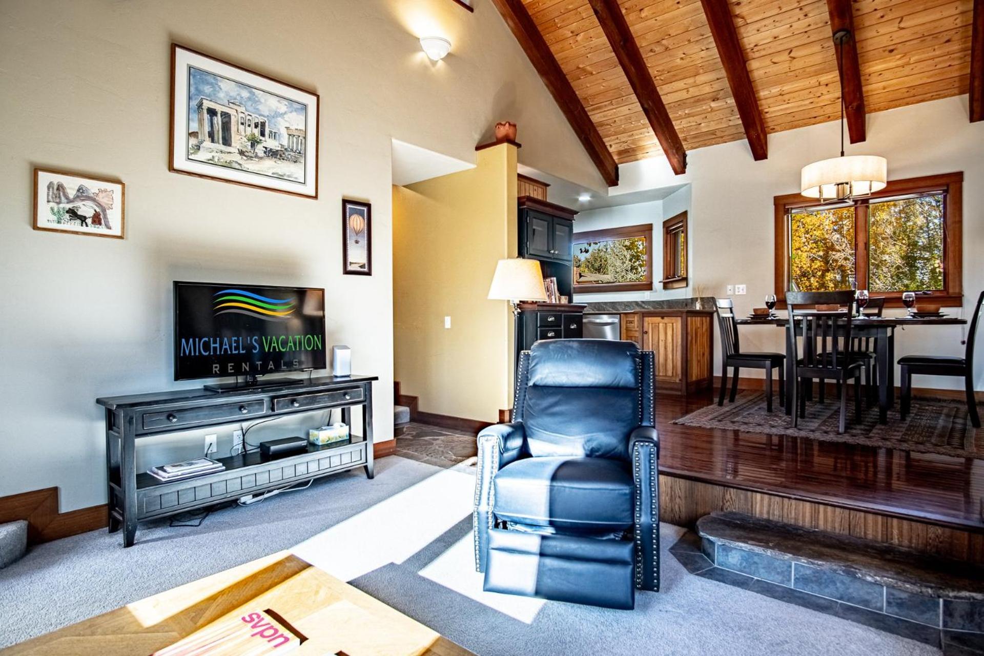 Creekside on Quigley - 3BD Private Home on trails + Hot Tub