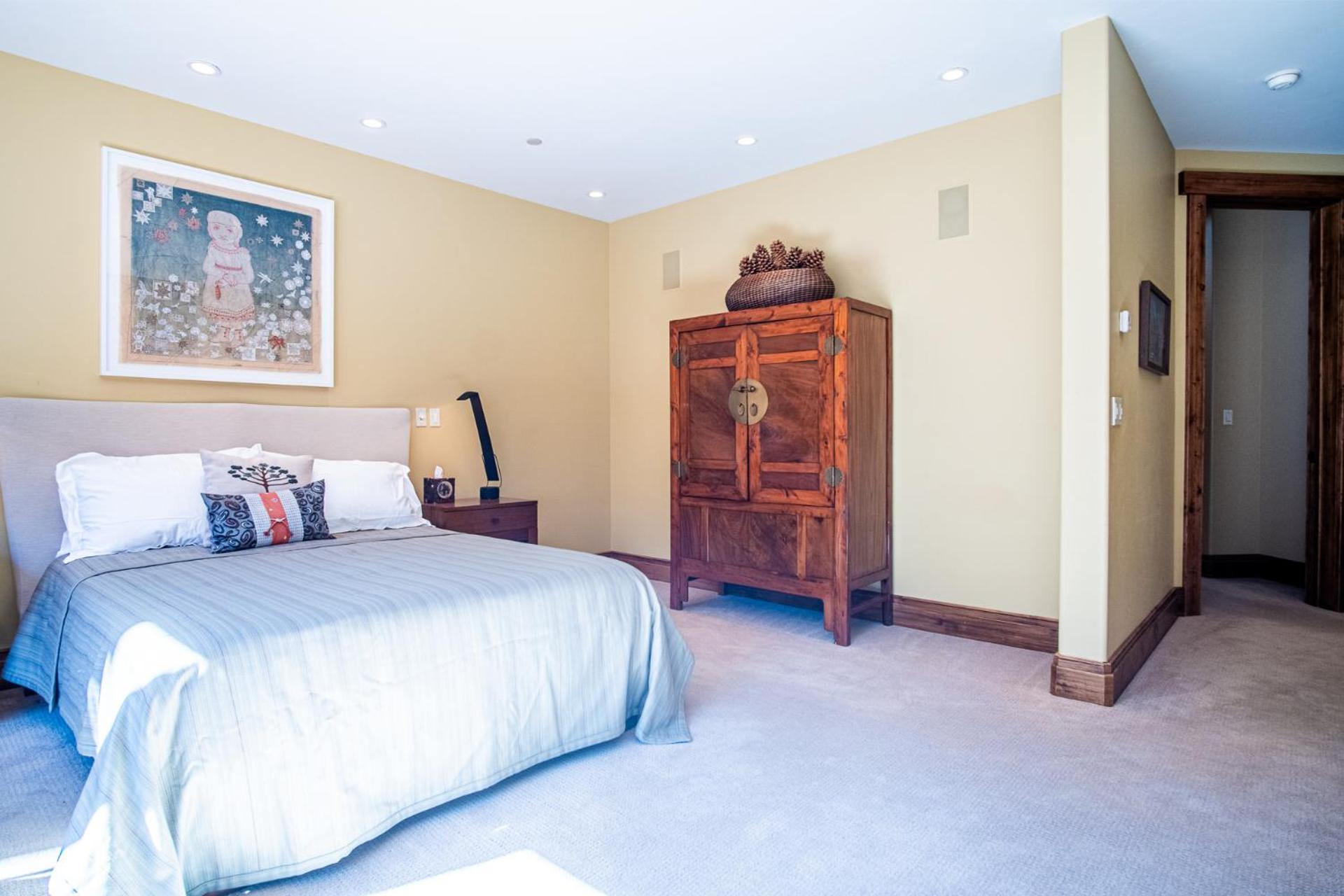 Lux Baldy Vista at Warm Springs Home + Hot Tub - Walk to SV Ski Lifts