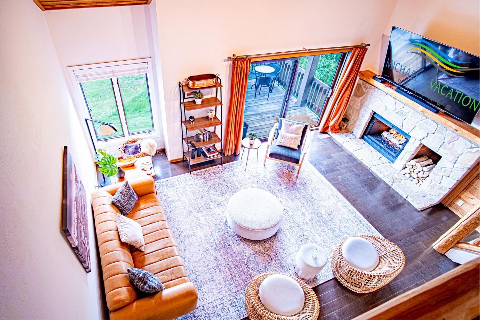Panoramic Views! Designer`s Condo on Golf Course w/Resort Amenities