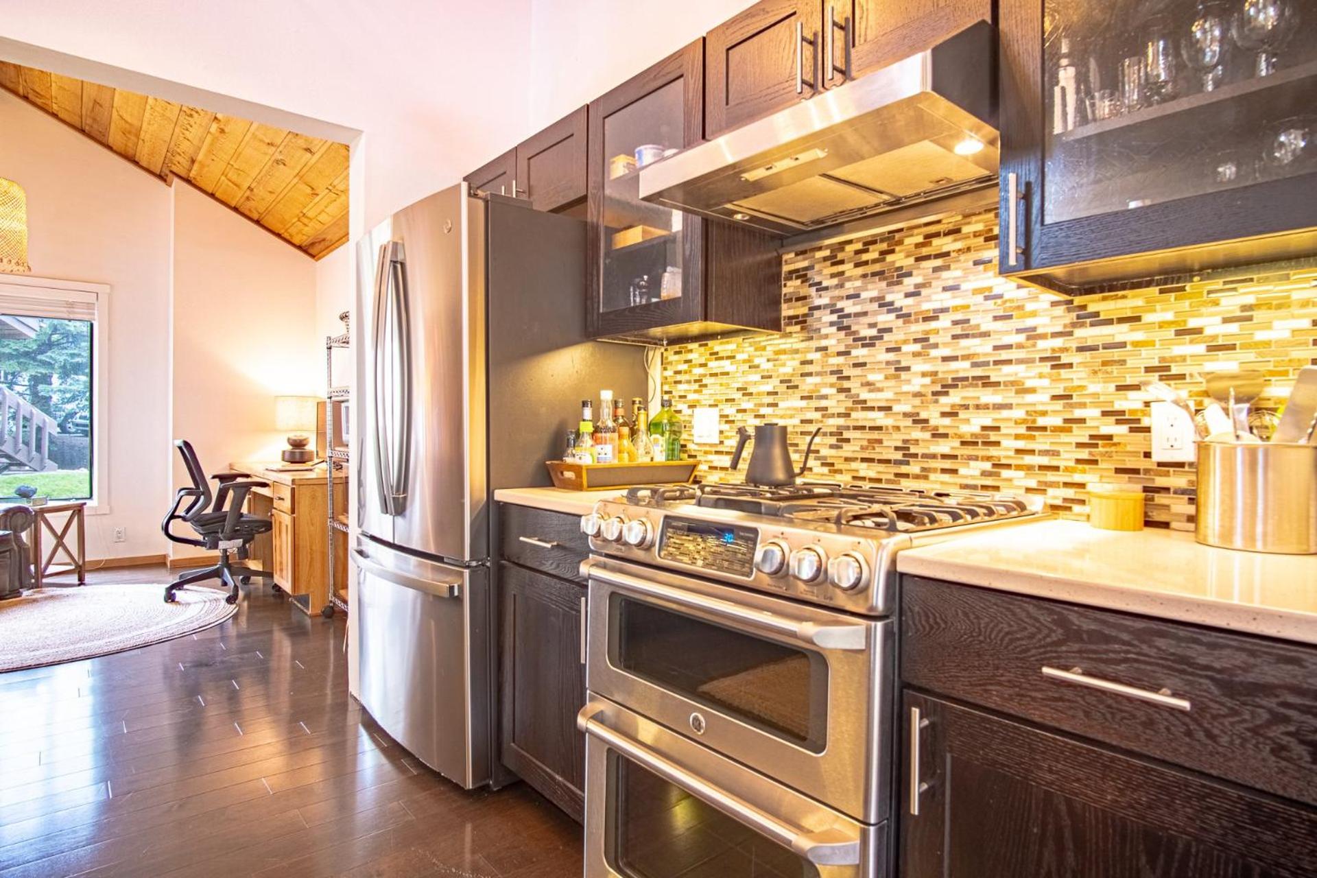 Panoramic Views! Designer`s Condo on Golf Course w/Resort Amenities