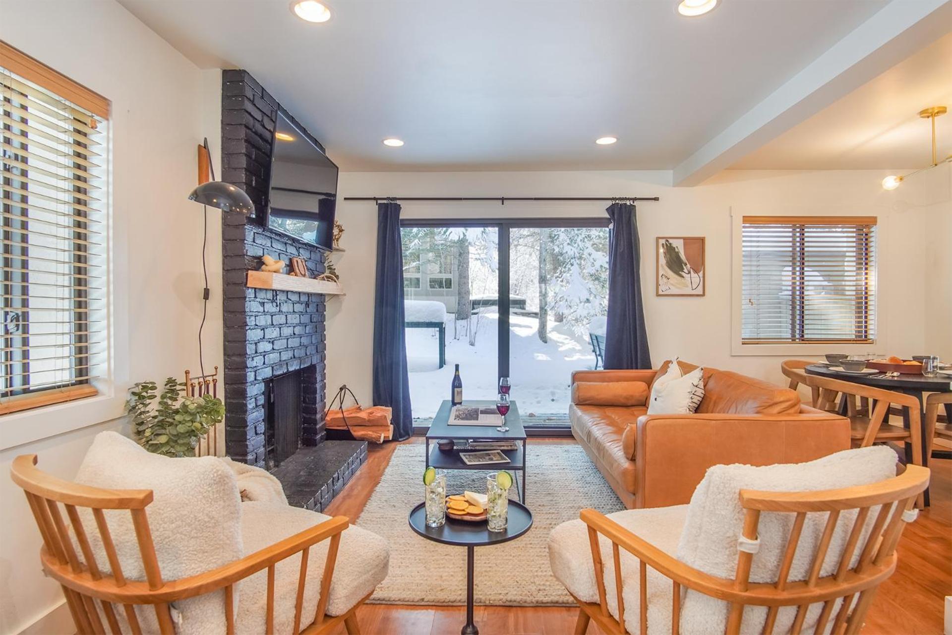 Andora Villa #123 Newly Remodeled 2 BR / 2Bath, Centrally Located, Close to Town Center