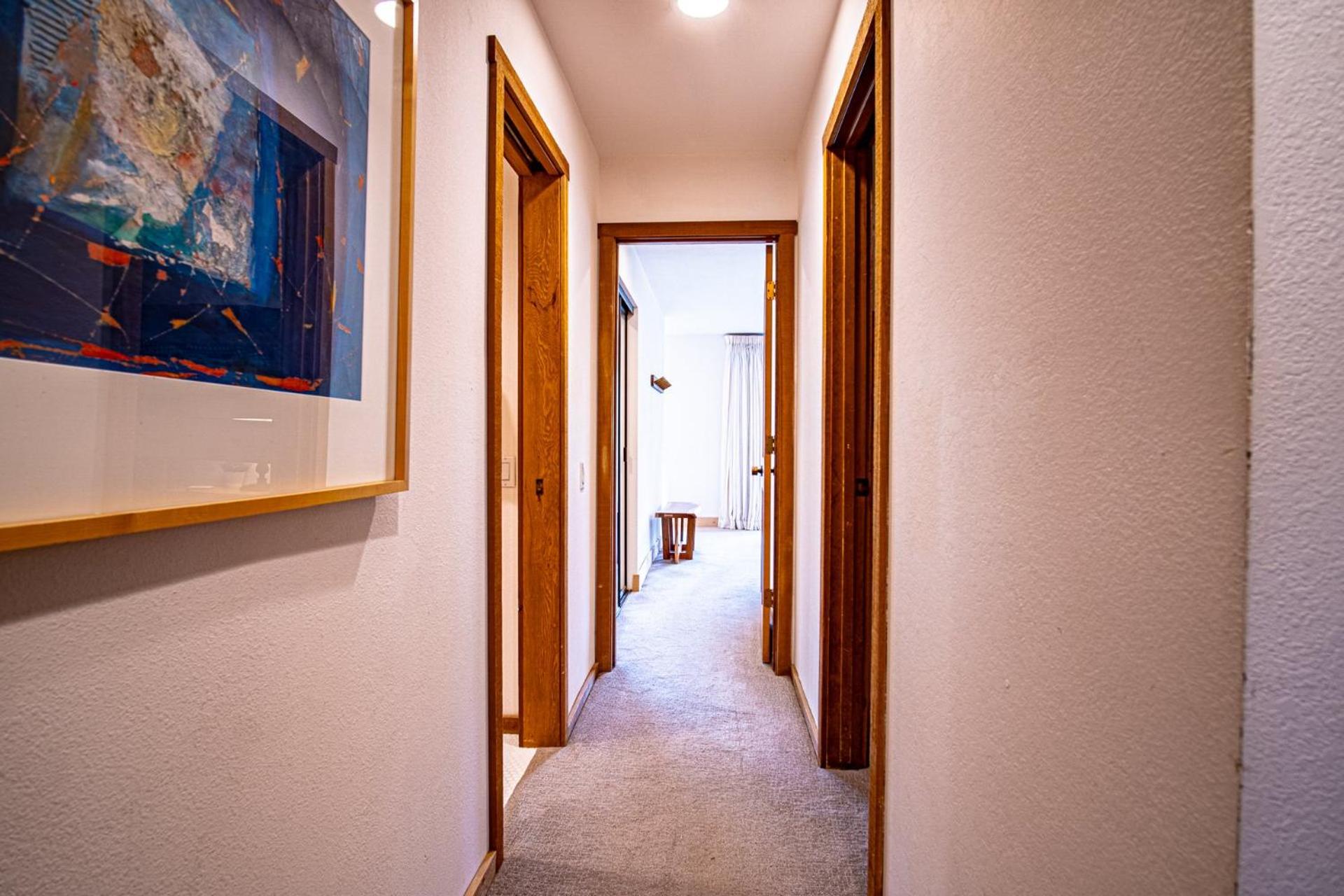 Panoramic Views! Designer`s Condo on Golf Course w/Resort Amenities