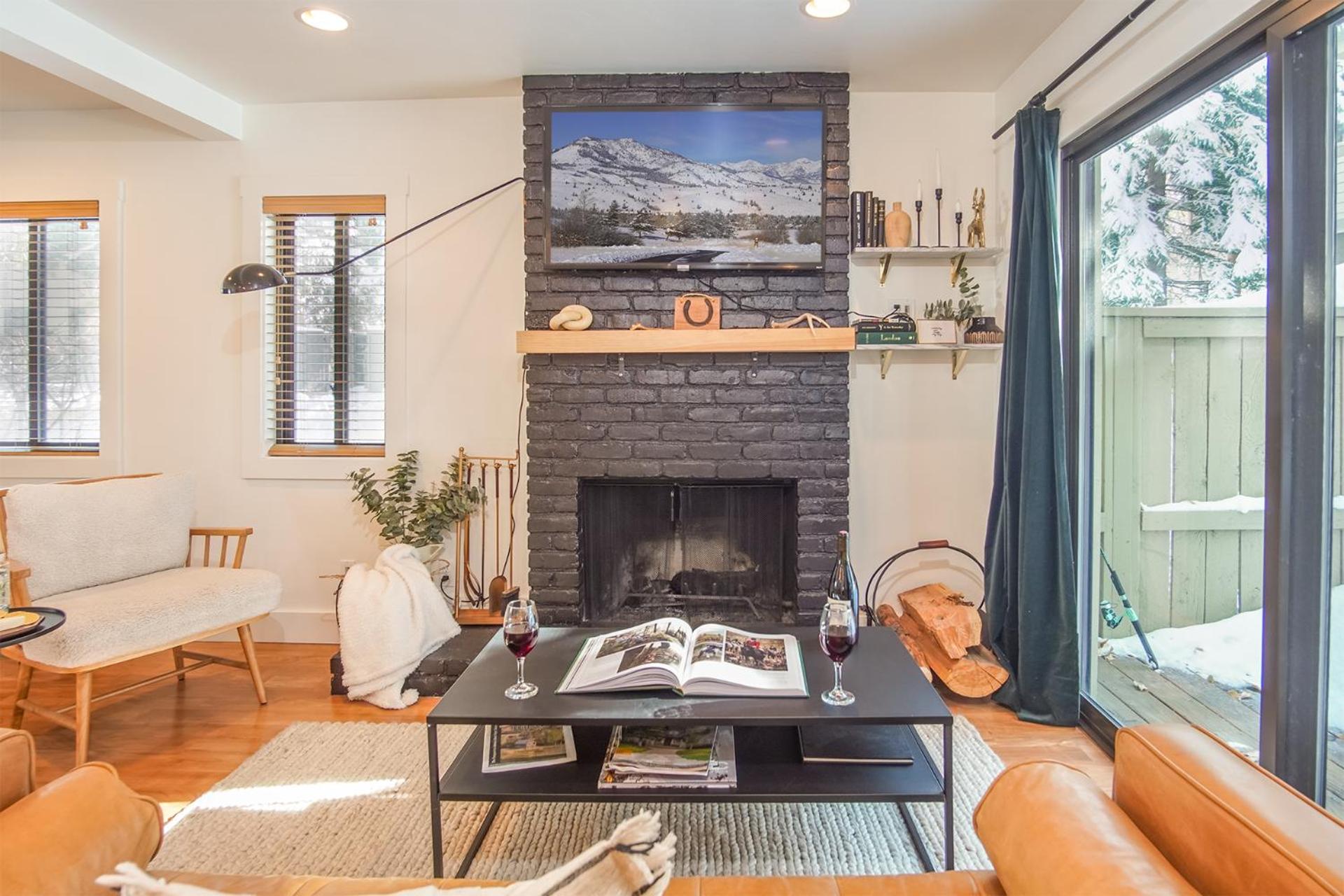 Andora Villa #123 Newly Remodeled 2 BR / 2Bath, Centrally Located, Close to Town Center
