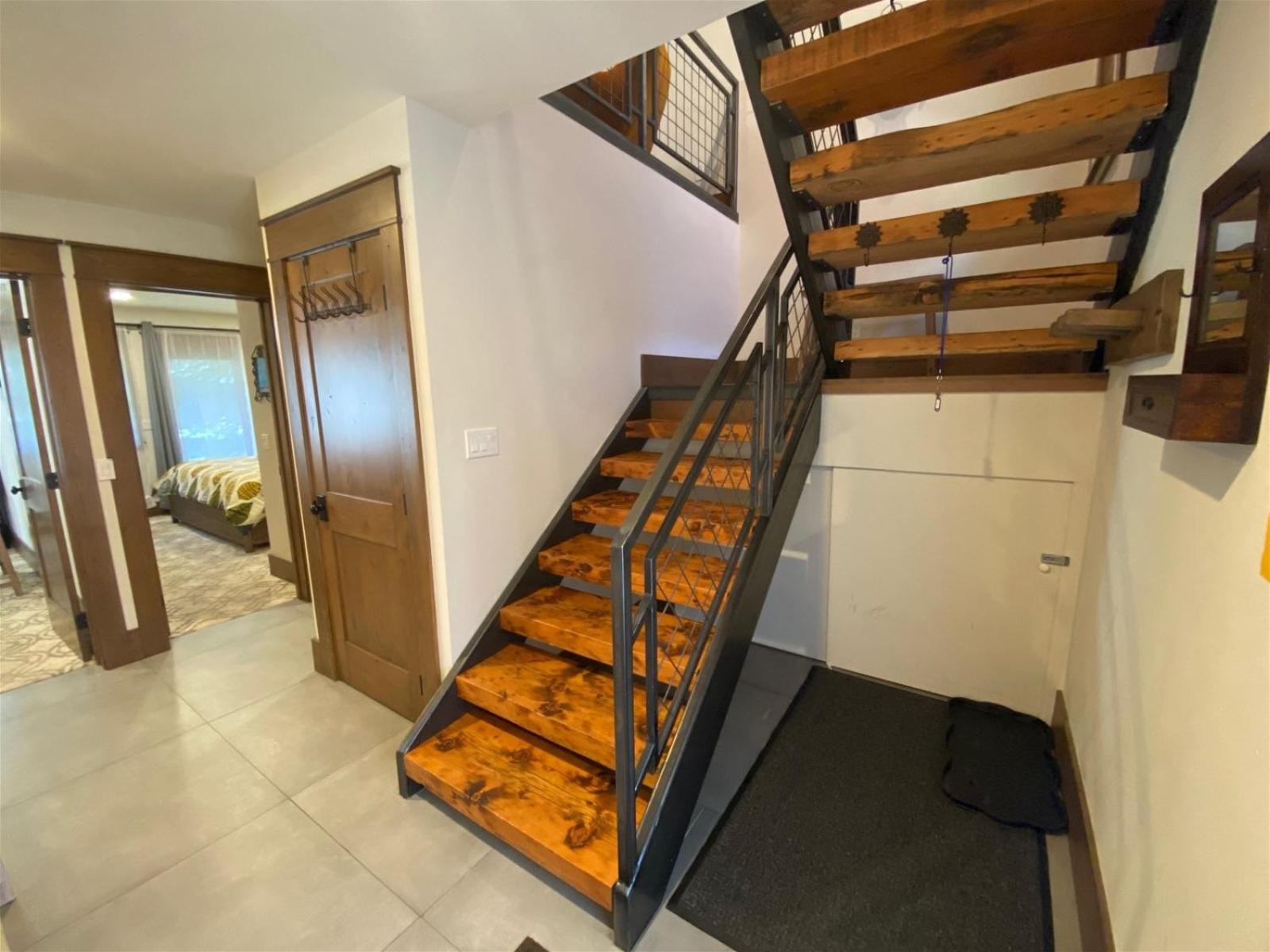 DT Ketchum - Chill, Two-Story Getaway w/ a Gourmet Kitchen - Walk Downtown & to River Run Lifts