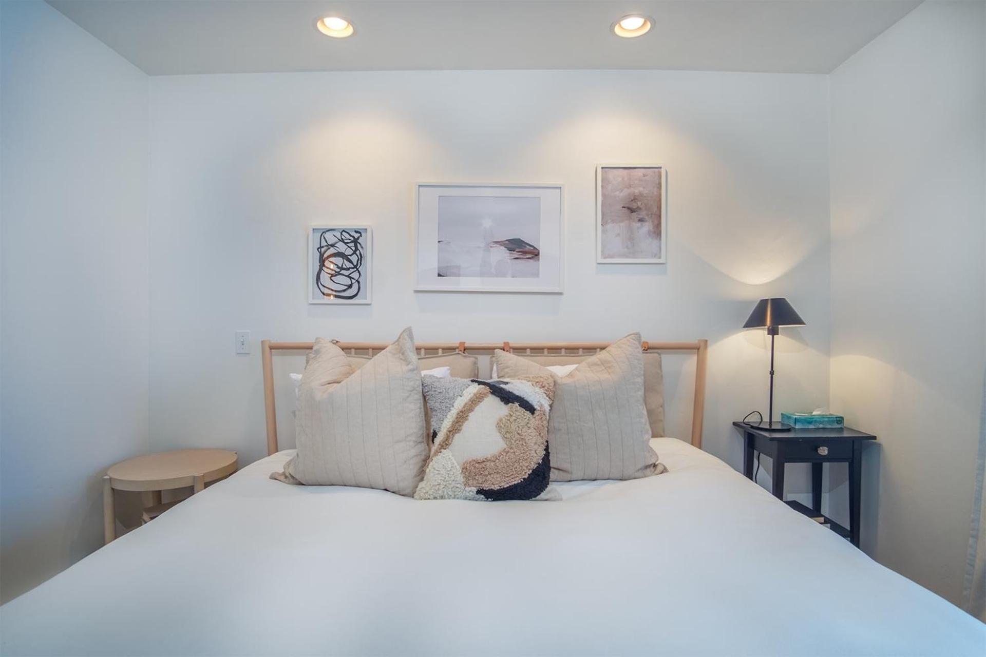 Andora Villa #123 Newly Remodeled 2 BR / 2Bath, Centrally Located, Close to Town Center