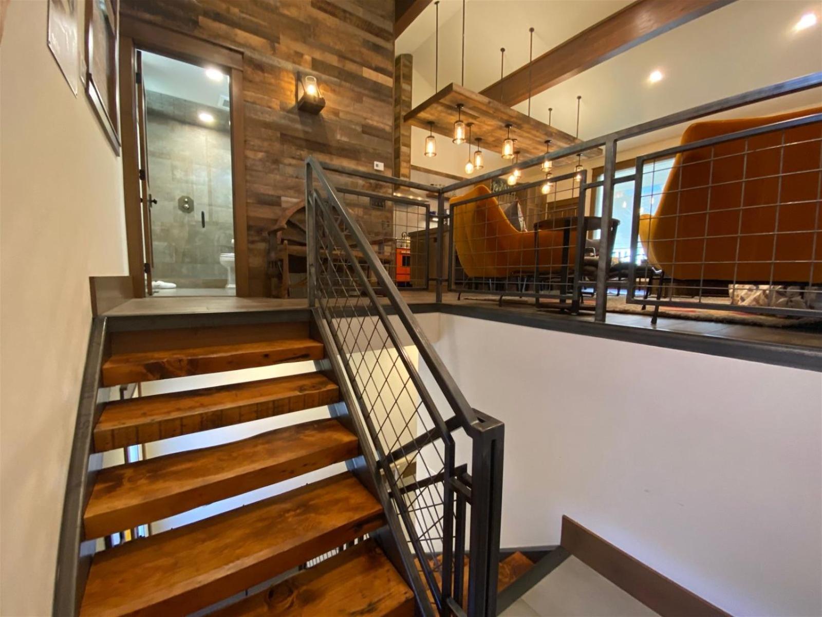 DT Ketchum - Chill, Two-Story Getaway w/ a Gourmet Kitchen - Walk Downtown & to River Run Lifts