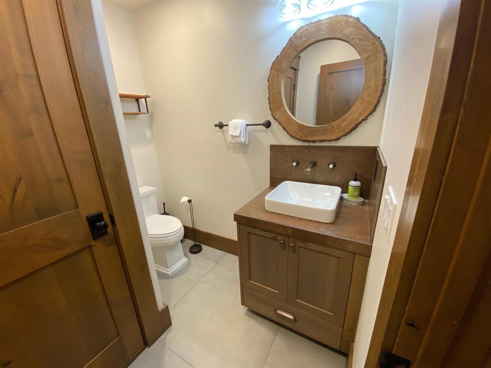DT Ketchum - Chill, Two-Story Getaway w/ a Gourmet Kitchen - Walk Downtown & to River Run Lifts