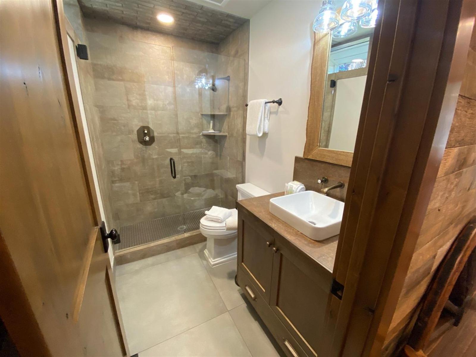 DT Ketchum - Chill, Two-Story Getaway w/ a Gourmet Kitchen - Walk Downtown & to River Run Lifts