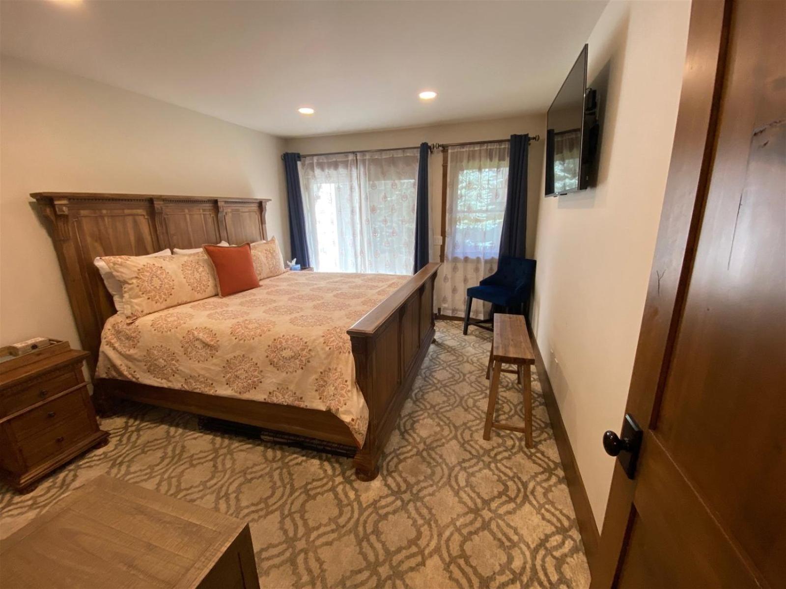 DT Ketchum - Chill, Two-Story Getaway w/ a Gourmet Kitchen - Walk Downtown & to River Run Lifts