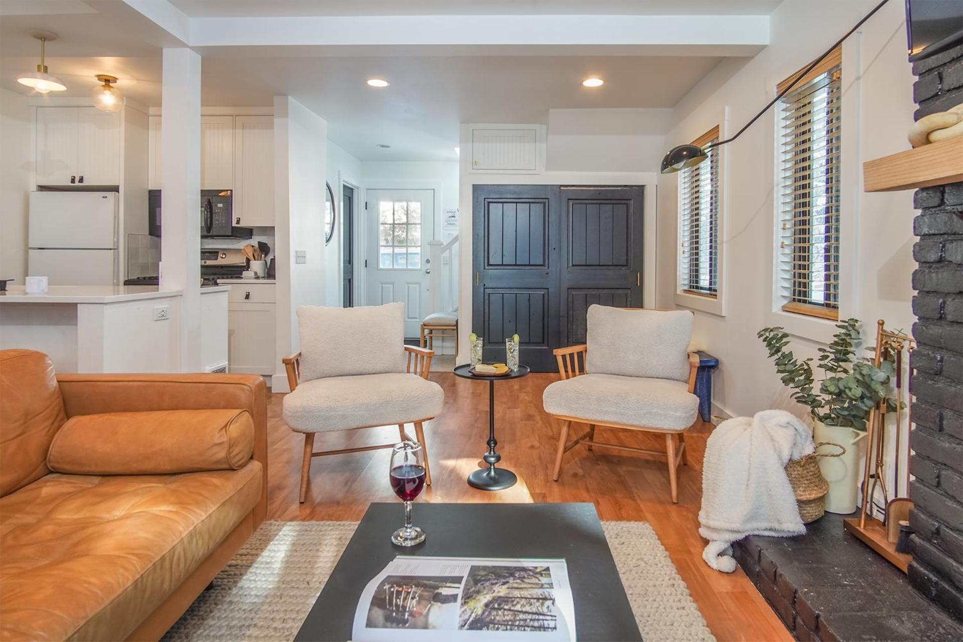 Andora Villa #123 Newly Remodeled 2 BR / 2Bath, Centrally Located, Close to Town Center