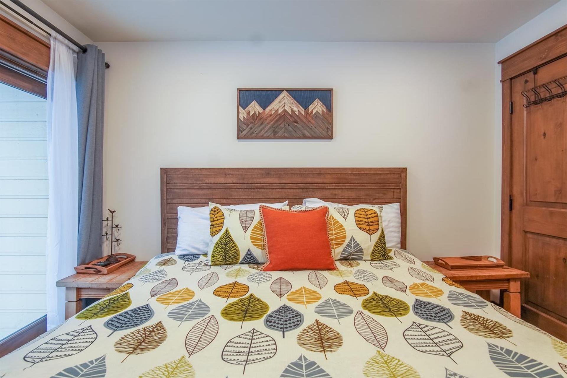 DT Ketchum - Chill, Two-Story Getaway w/ a Gourmet Kitchen - Walk Downtown & to River Run Lifts