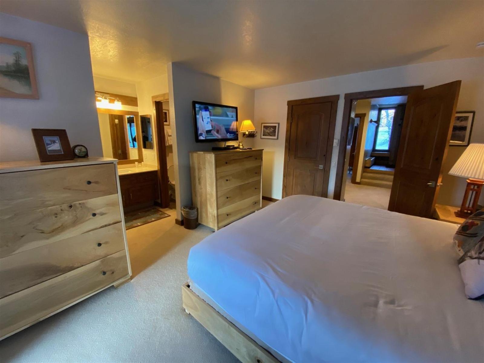 Snow Creek 1551 - Ski-in/Ski-out + Pool & Hot Tub