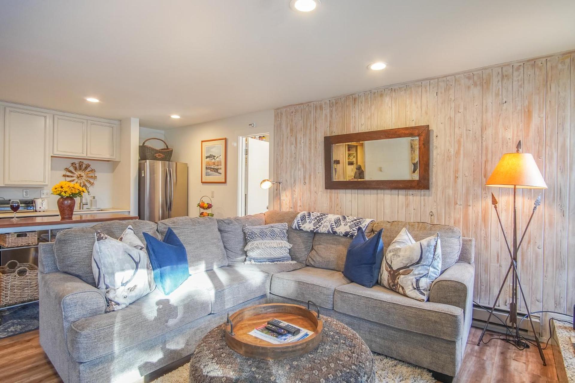 Bonne Vie Condo with Elkhorn Amenity Passes!