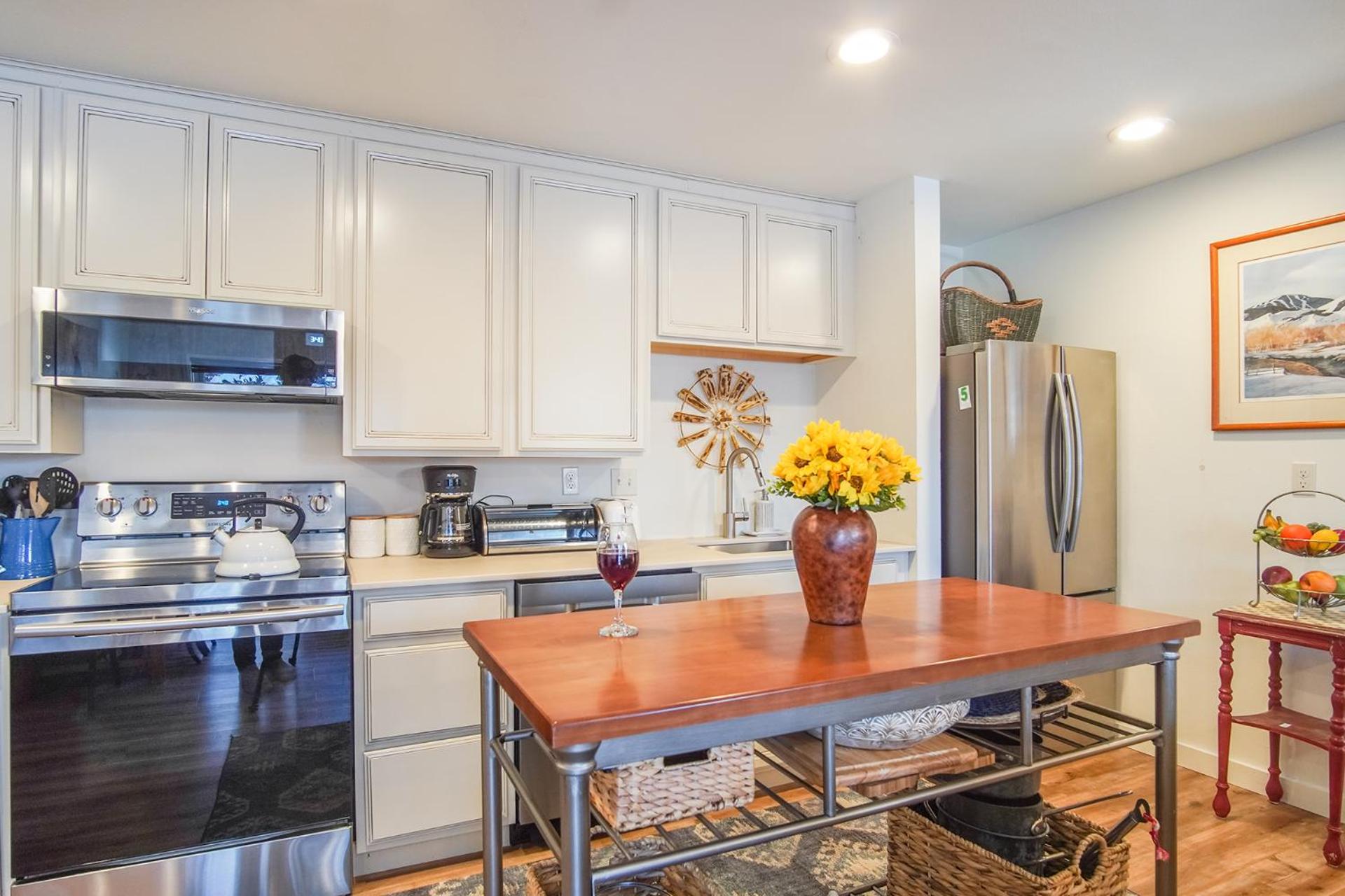 Bonne Vie Condo with Elkhorn Amenity Passes!