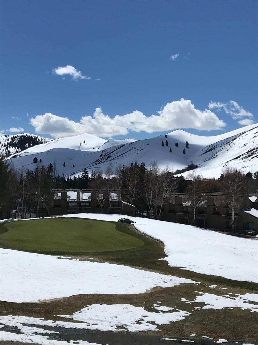 Panoramic Views! Designer`s Condo on Golf Course w/Resort Amenities