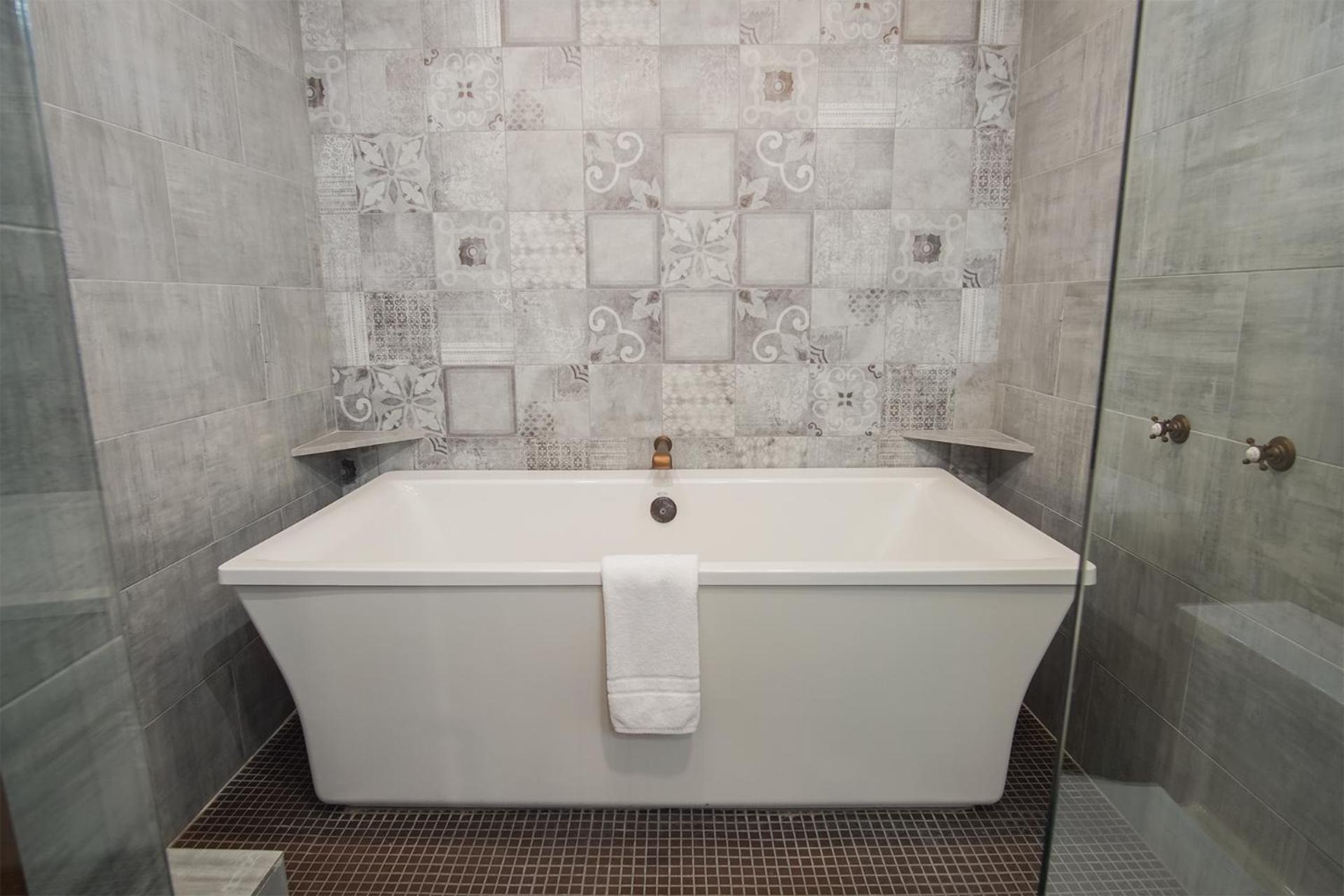 DT Ketchum - Chill, Two-Story Getaway w/ a Gourmet Kitchen - Walk Downtown & to River Run Lifts