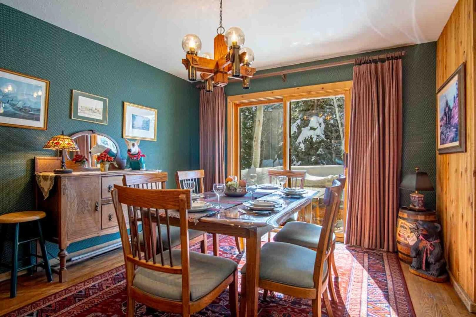 #104 Private Hot Tub, 2 car garage, abundant parking, Elkhorn Amenities