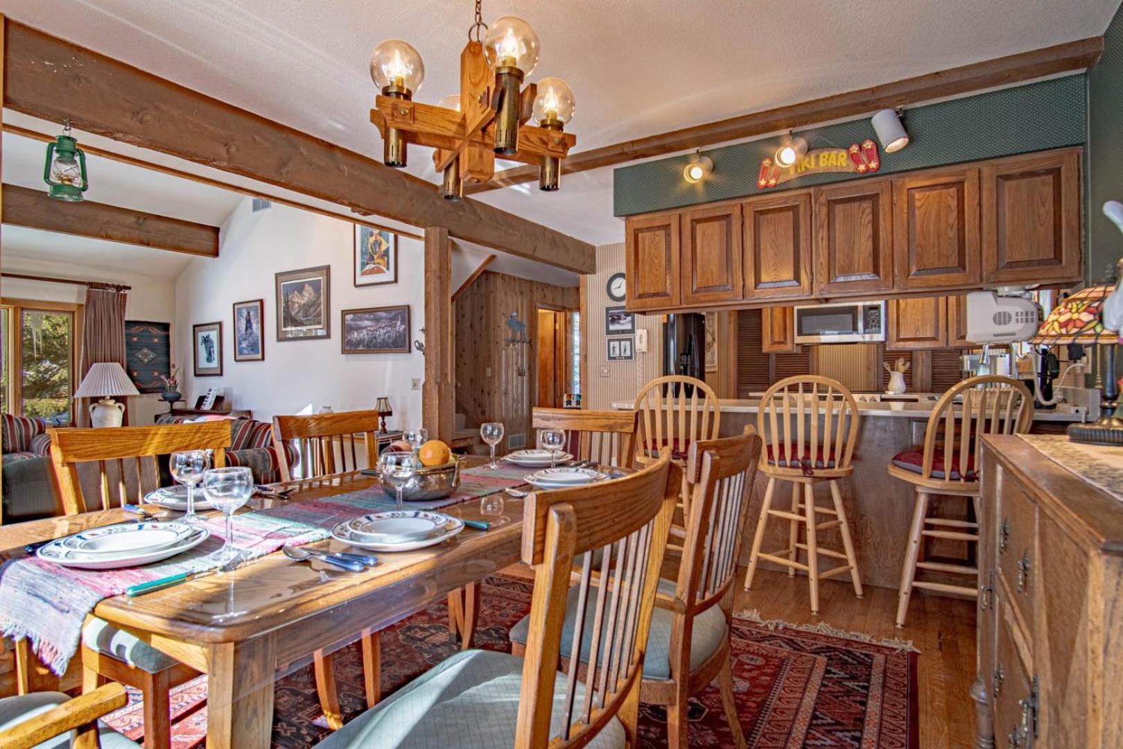#104 Private Hot Tub, 2 car garage, abundant parking, Elkhorn Amenities