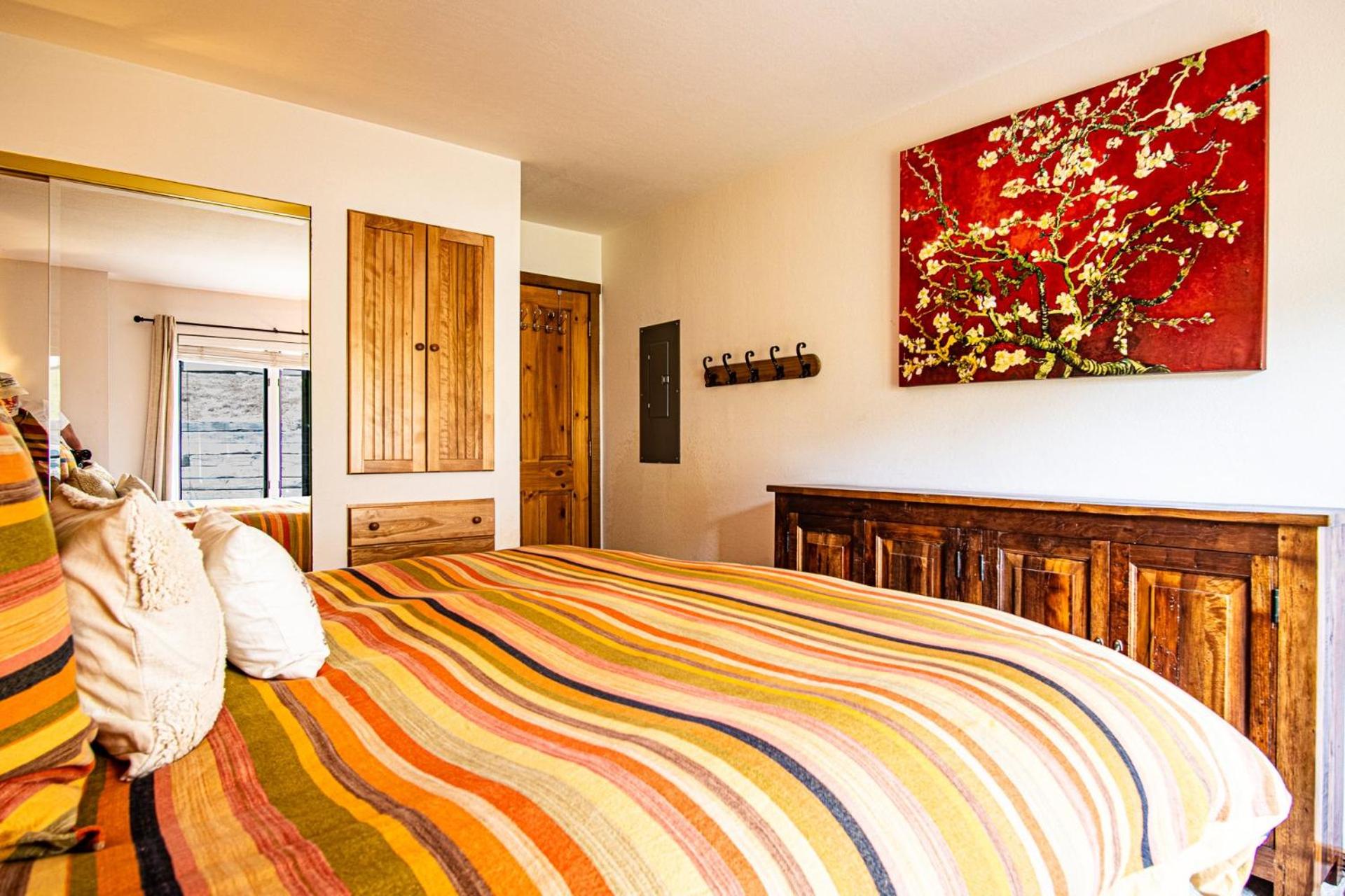 Panoramic Views! Designer`s Condo on Golf Course w/Resort Amenities