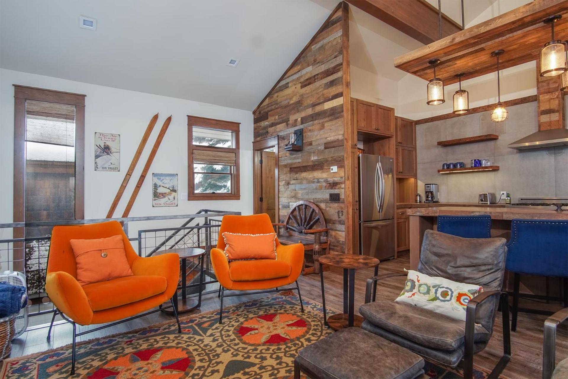 DT Ketchum - Chill, Two-Story Getaway w/ a Gourmet Kitchen - Walk Downtown & to River Run Lifts