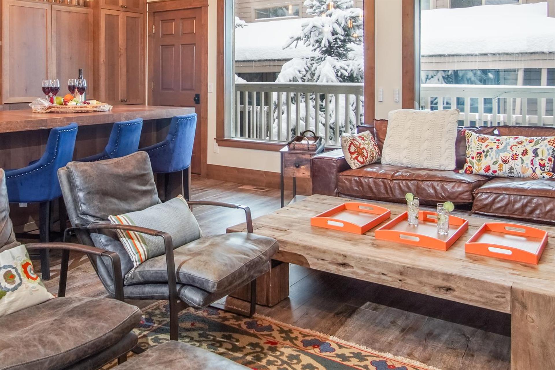 DT Ketchum - Chill, Two-Story Getaway w/ a Gourmet Kitchen - Walk Downtown & to River Run Lifts