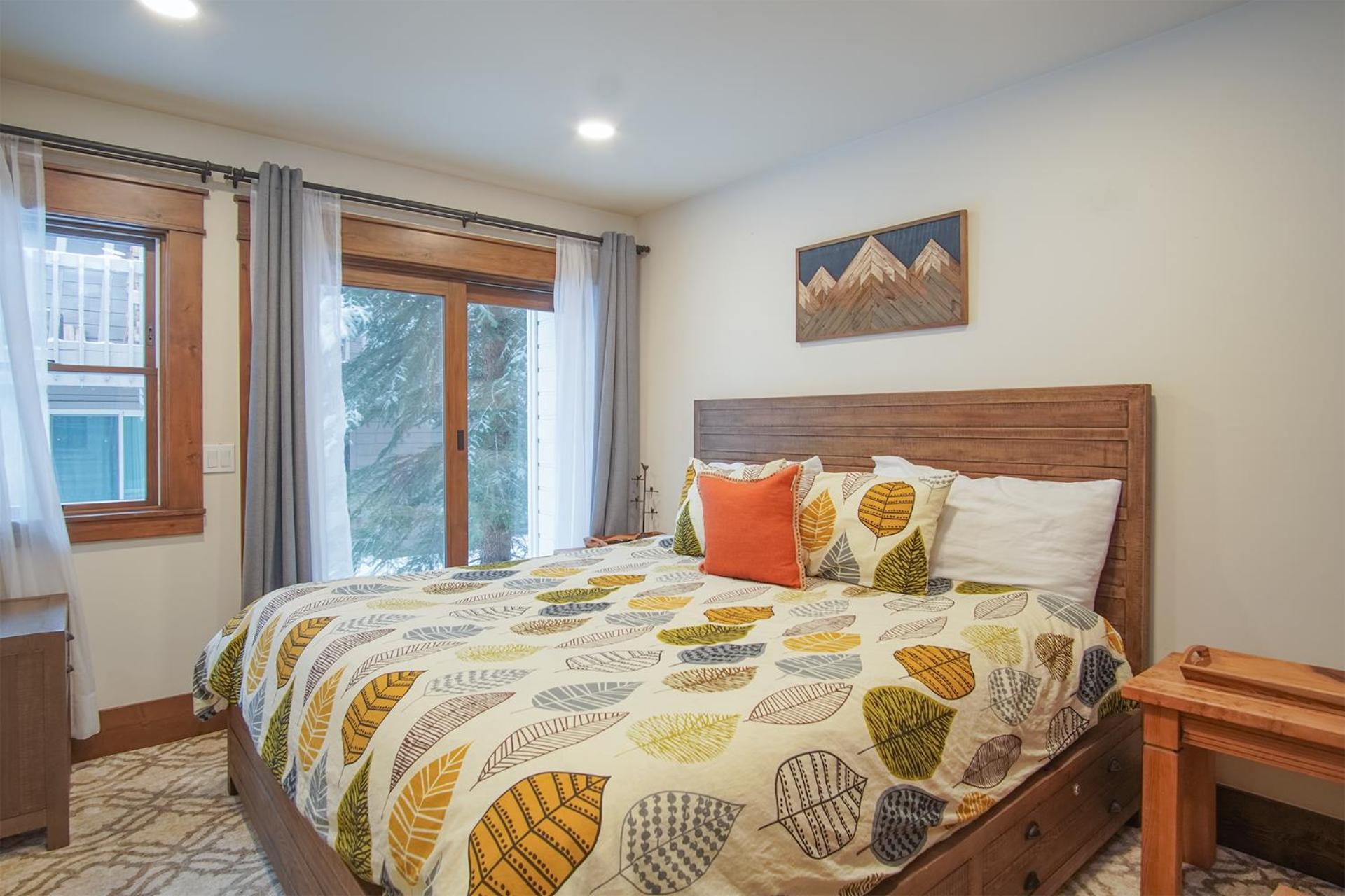 DT Ketchum - Chill, Two-Story Getaway w/ a Gourmet Kitchen - Walk Downtown & to River Run Lifts