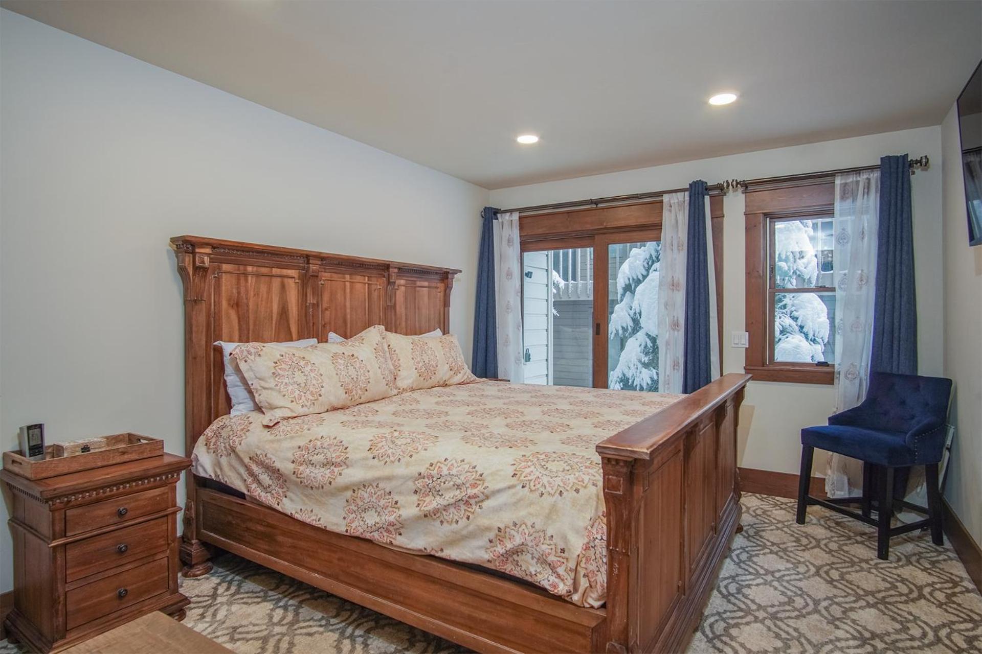 DT Ketchum - Chill, Two-Story Getaway w/ a Gourmet Kitchen - Walk Downtown & to River Run Lifts