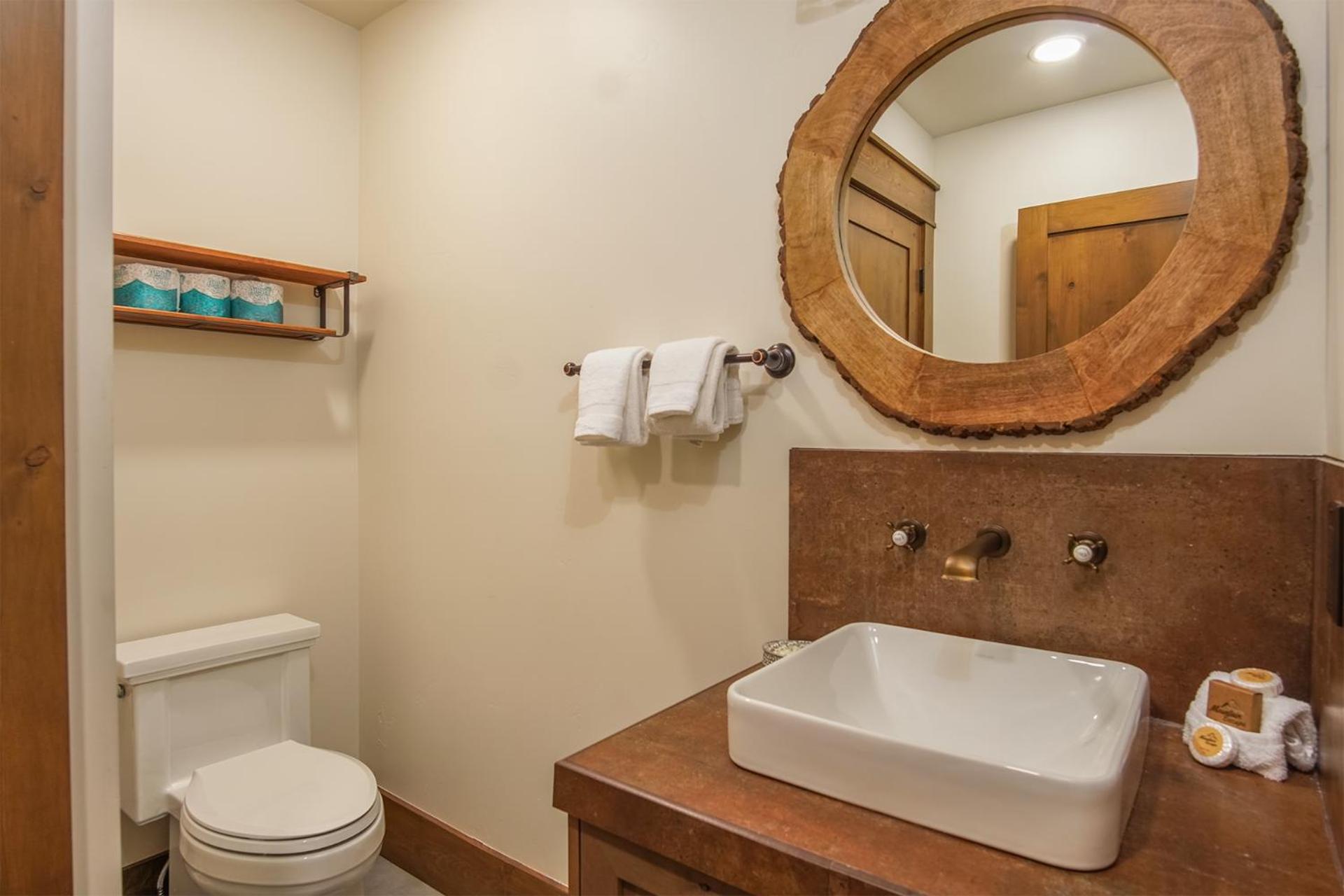 DT Ketchum - Chill, Two-Story Getaway w/ a Gourmet Kitchen - Walk Downtown & to River Run Lifts