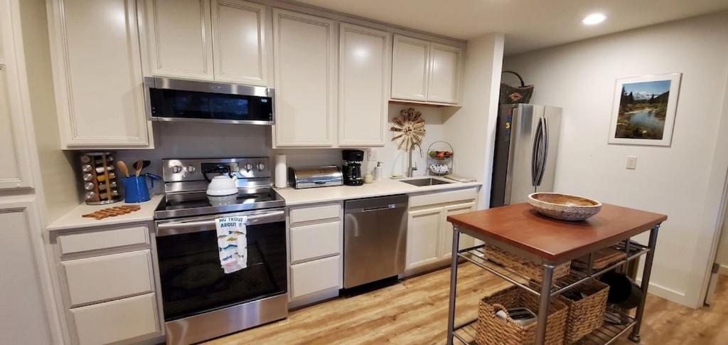 Bonne Vie Condo with Elkhorn Amenity Passes!